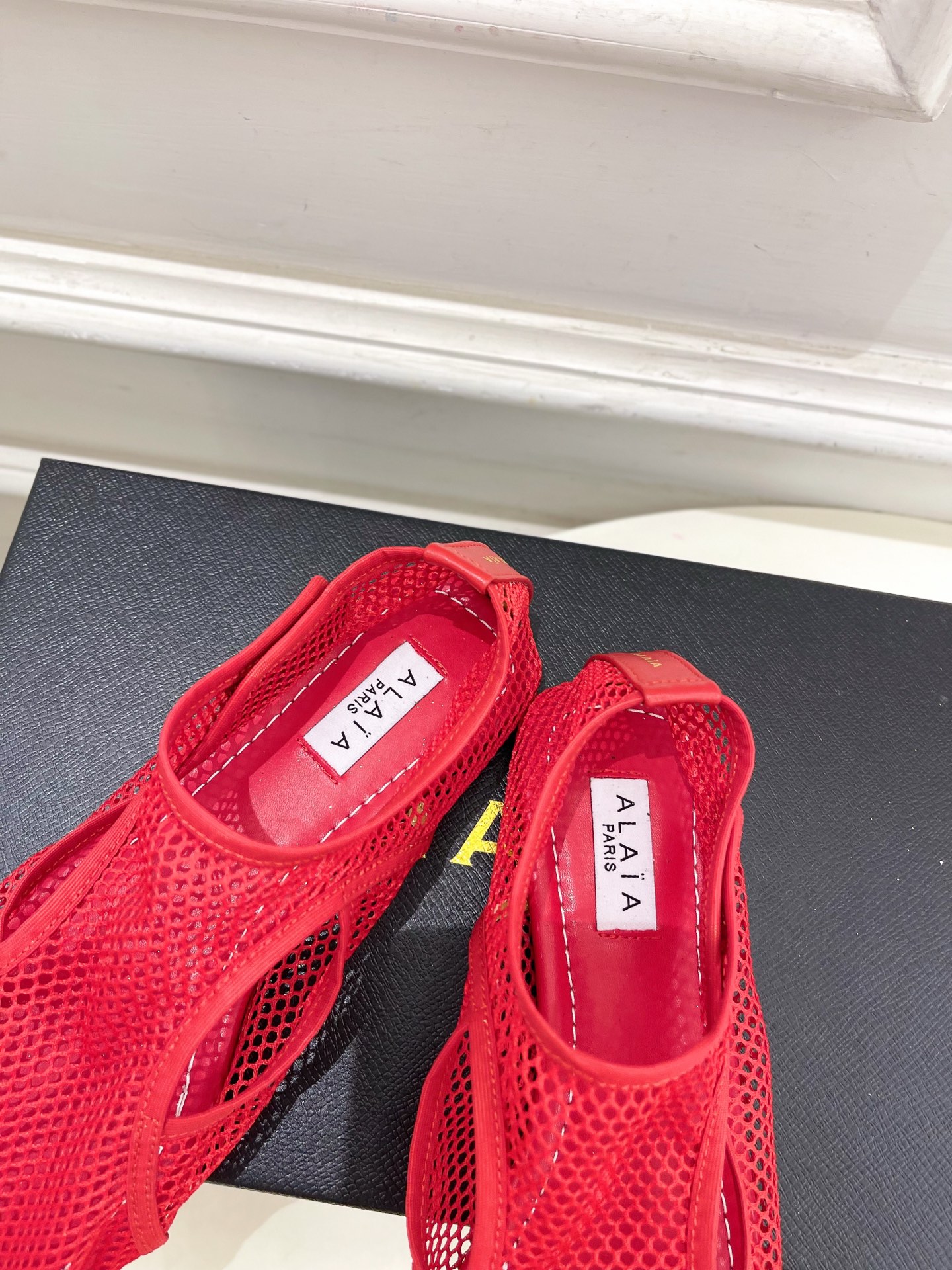 ALAÏA 阿莱亚25SS春夏新品 渔网芭蕾平底鞋
—————————
Alaïa作为这两年最受欢迎的鬼