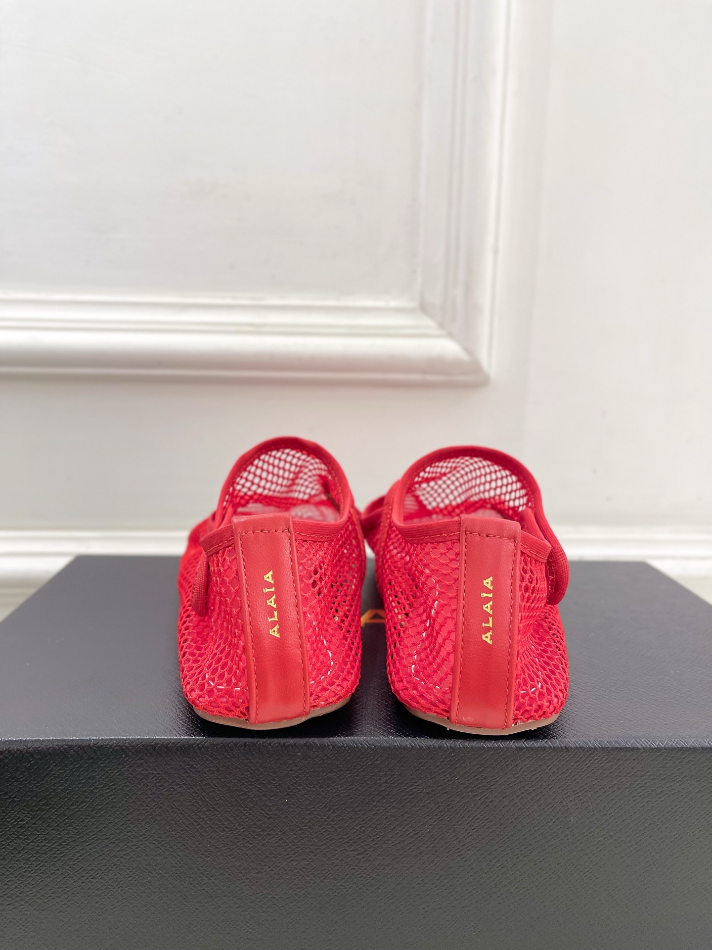 ALAÏA 阿莱亚25SS春夏新品 渔网芭蕾平底鞋
—————————
Alaïa作为这两年最受欢迎的鬼