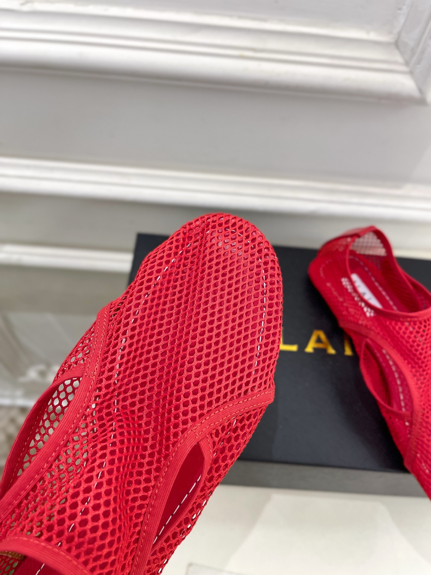 ALAÏA 阿莱亚25SS春夏新品 渔网芭蕾平底鞋
—————————
Alaïa作为这两年最受欢迎的鬼