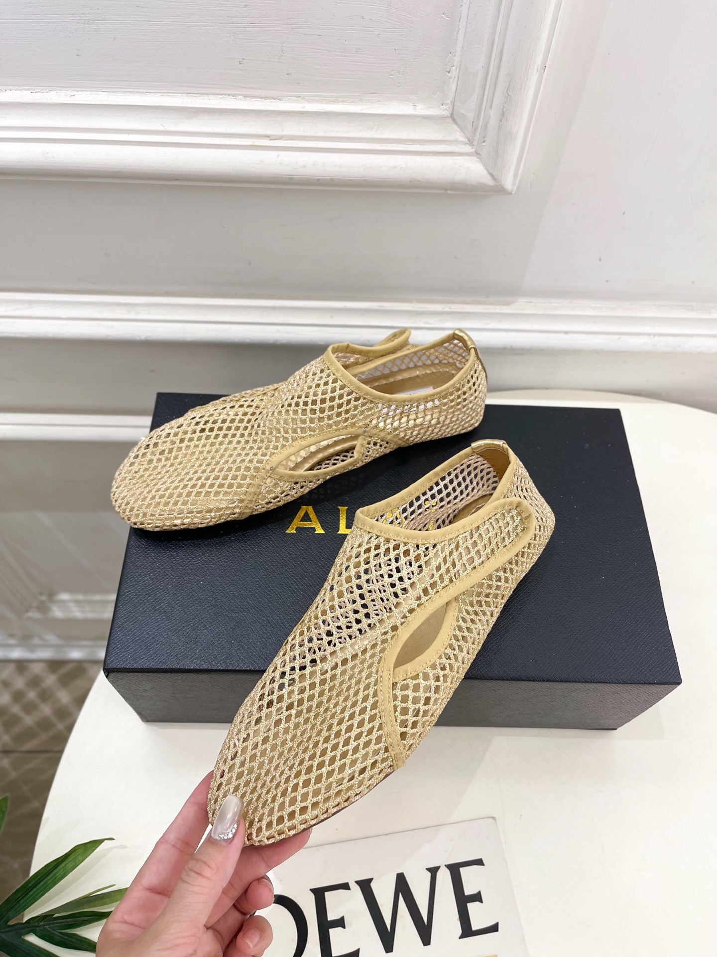 ALAÏA 阿莱亚25SS春夏新品 渔网芭蕾平底鞋
—————————
Alaïa作为这两年最受欢迎的鬼