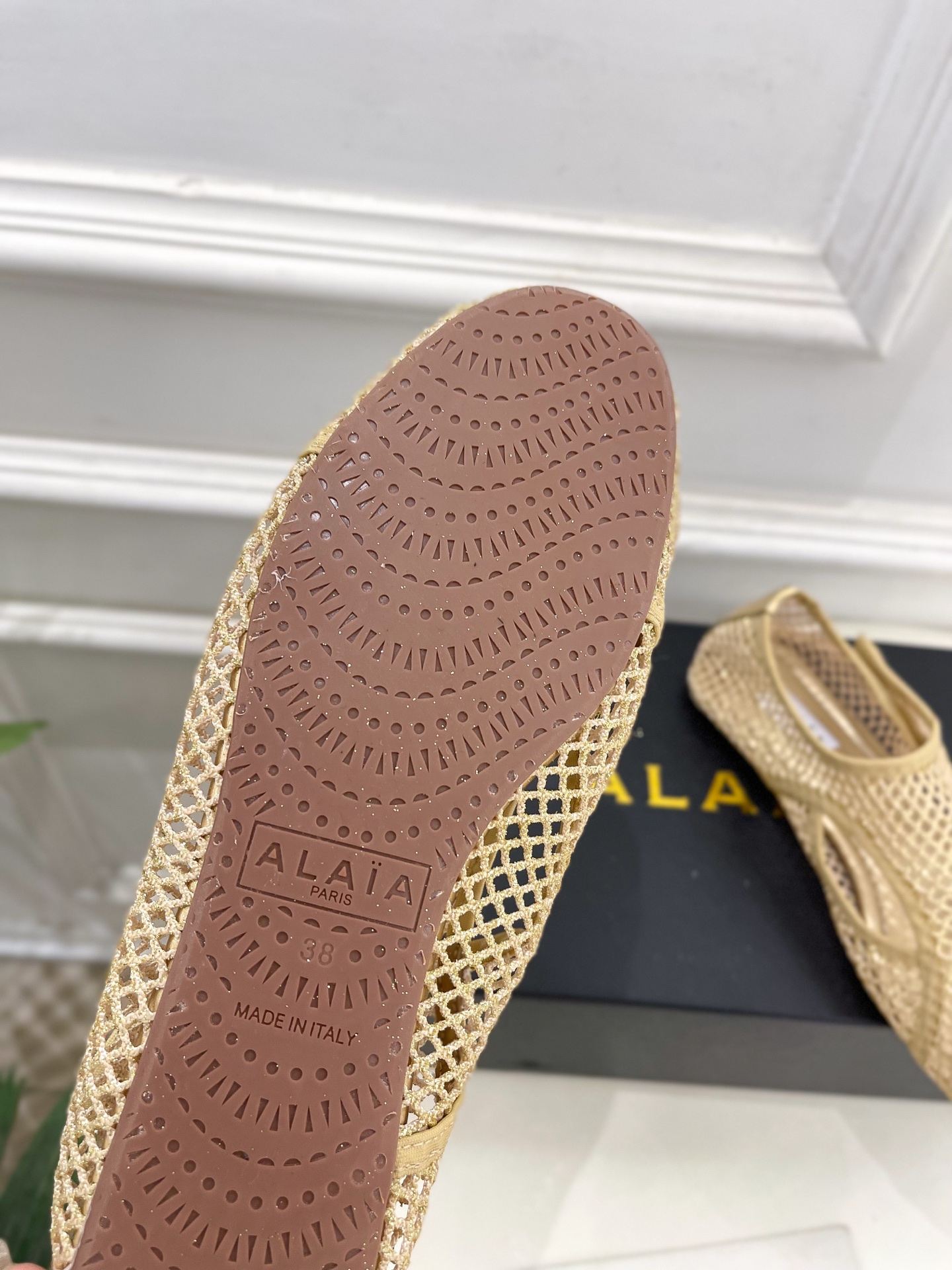 ALAÏA 阿莱亚25SS春夏新品 渔网芭蕾平底鞋
—————————
Alaïa作为这两年最受欢迎的鬼