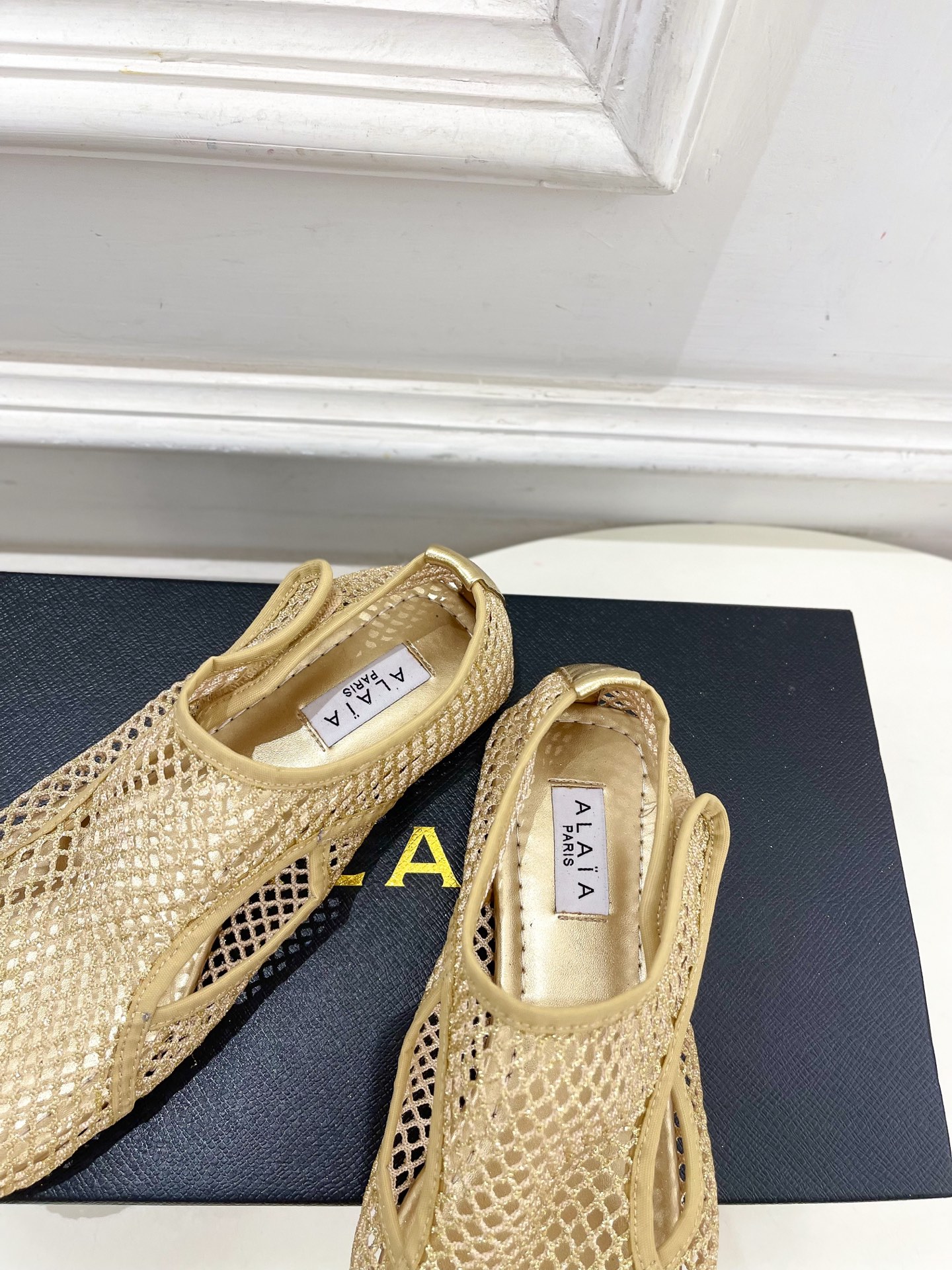 ALAÏA 阿莱亚25SS春夏新品 渔网芭蕾平底鞋
—————————
Alaïa作为这两年最受欢迎的鬼