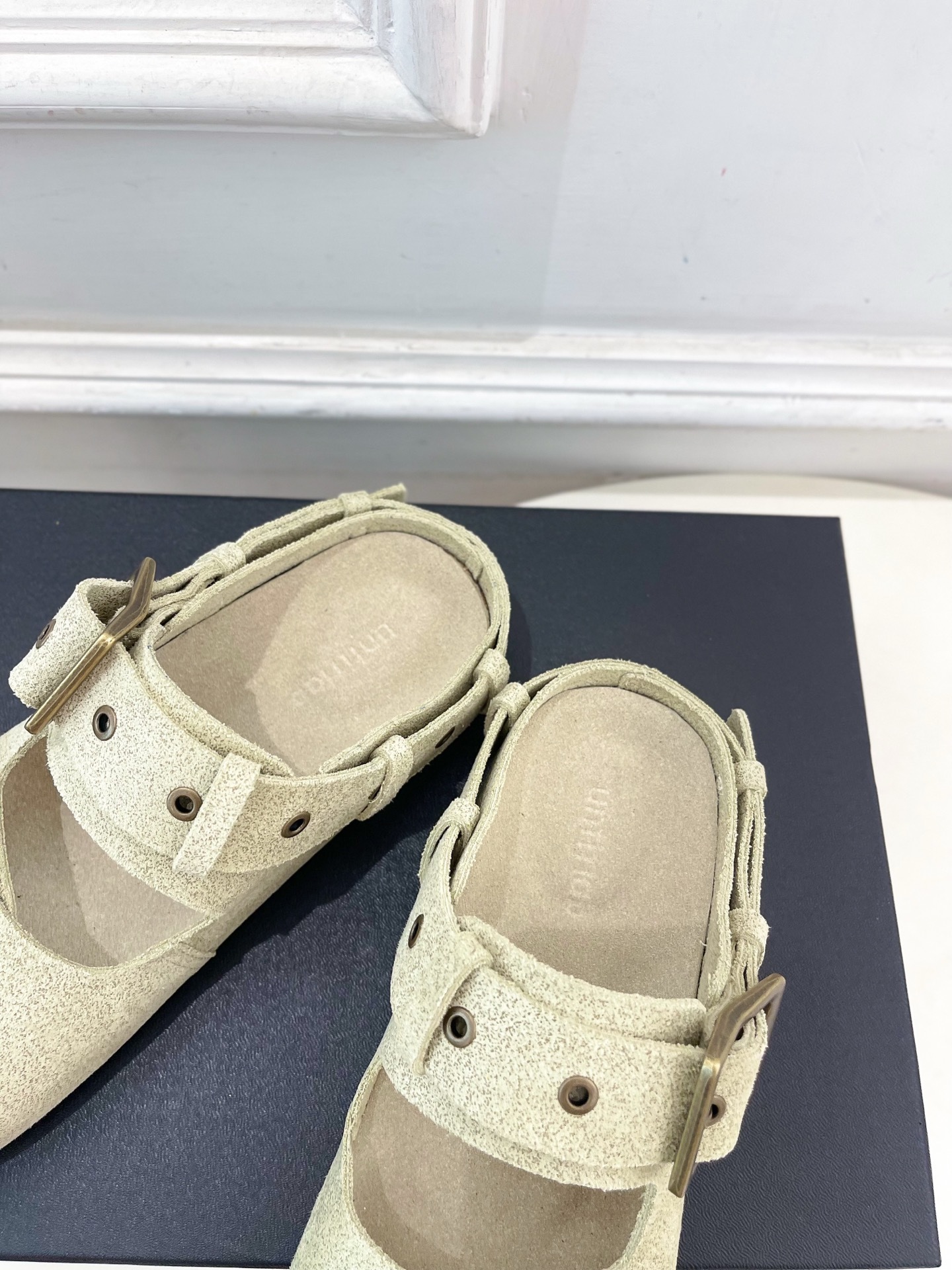 untitlab 25SS 春夏新品情侣款百搭勃肯鞋拖凉鞋
—————————
作为这两年最受欢迎的鬼
