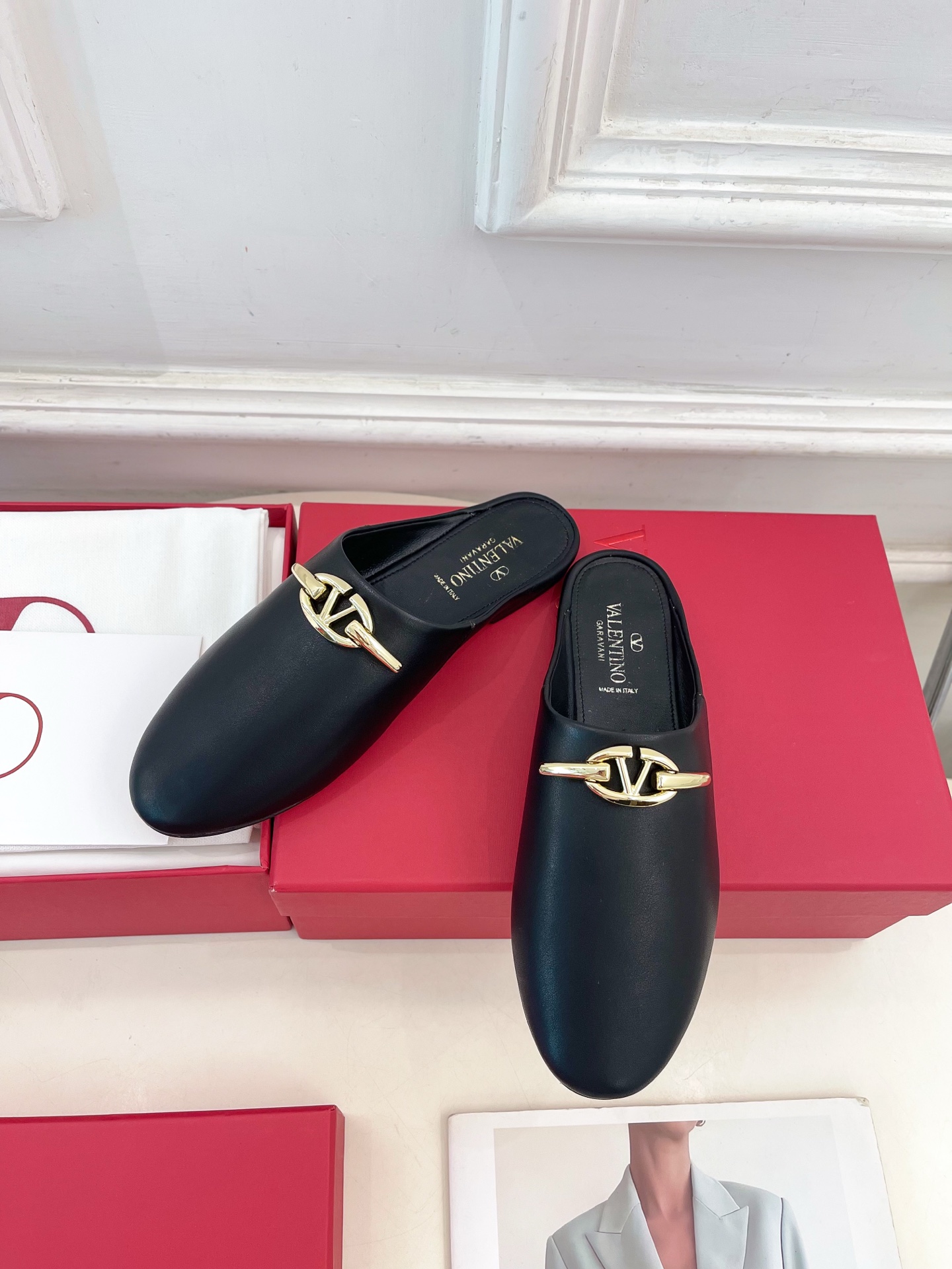 Valentino 华伦天奴 2024SS春夏新品 金色V扣元素穆勒鞋上新☑️
————————————