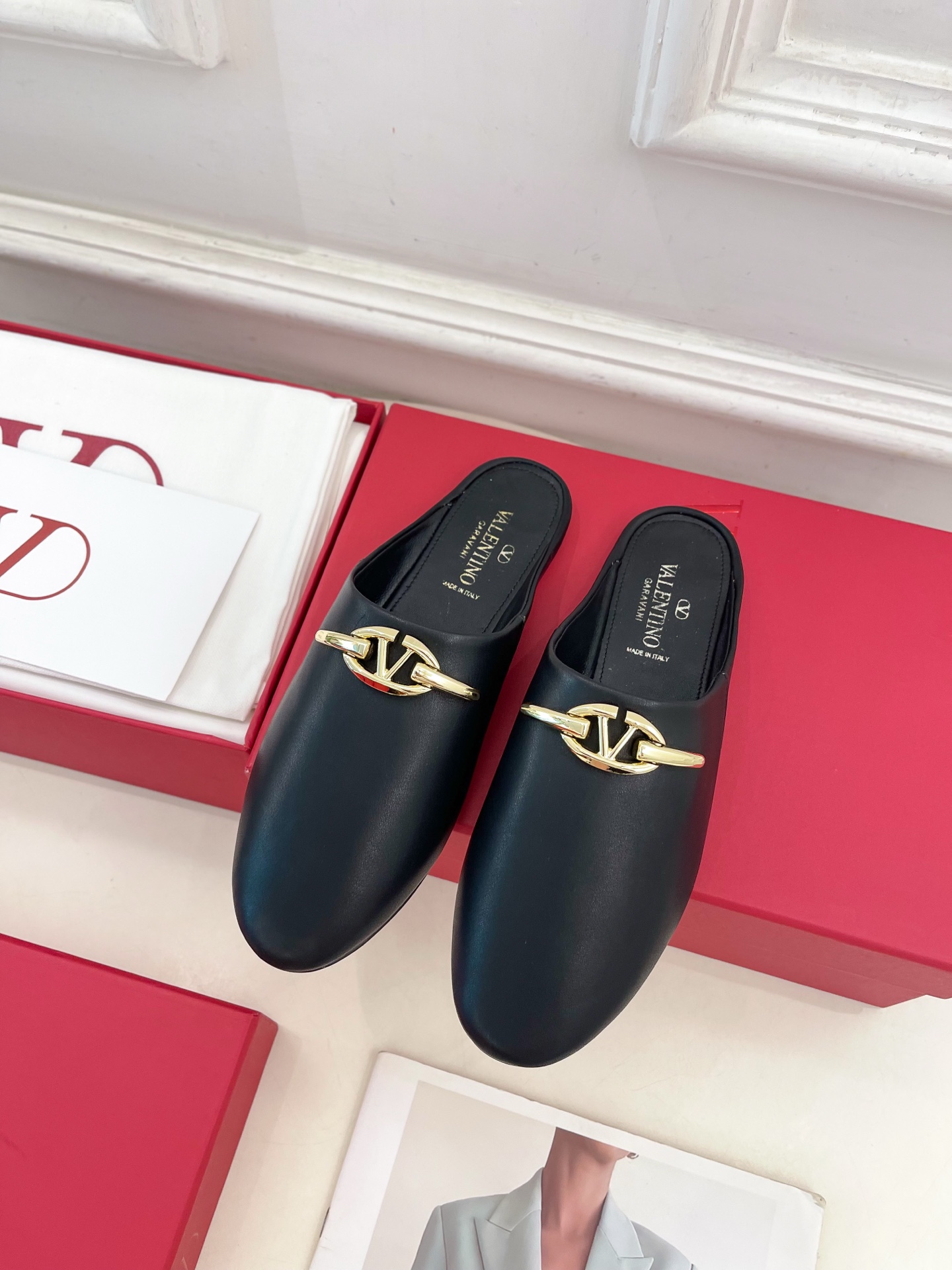 Valentino 华伦天奴 2024SS春夏新品 金色V扣元素穆勒鞋上新☑️
————————————