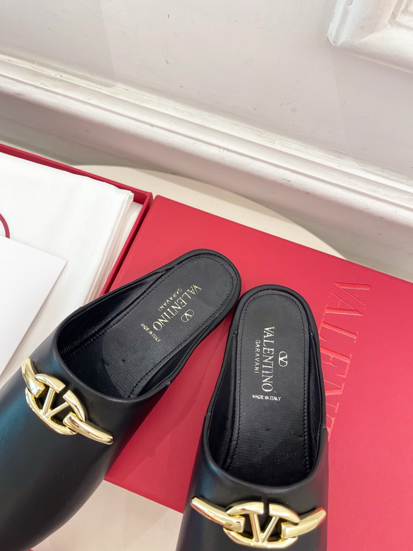 Valentino 华伦天奴 2024SS春夏新品 金色V扣元素穆勒鞋上新☑️
————————————