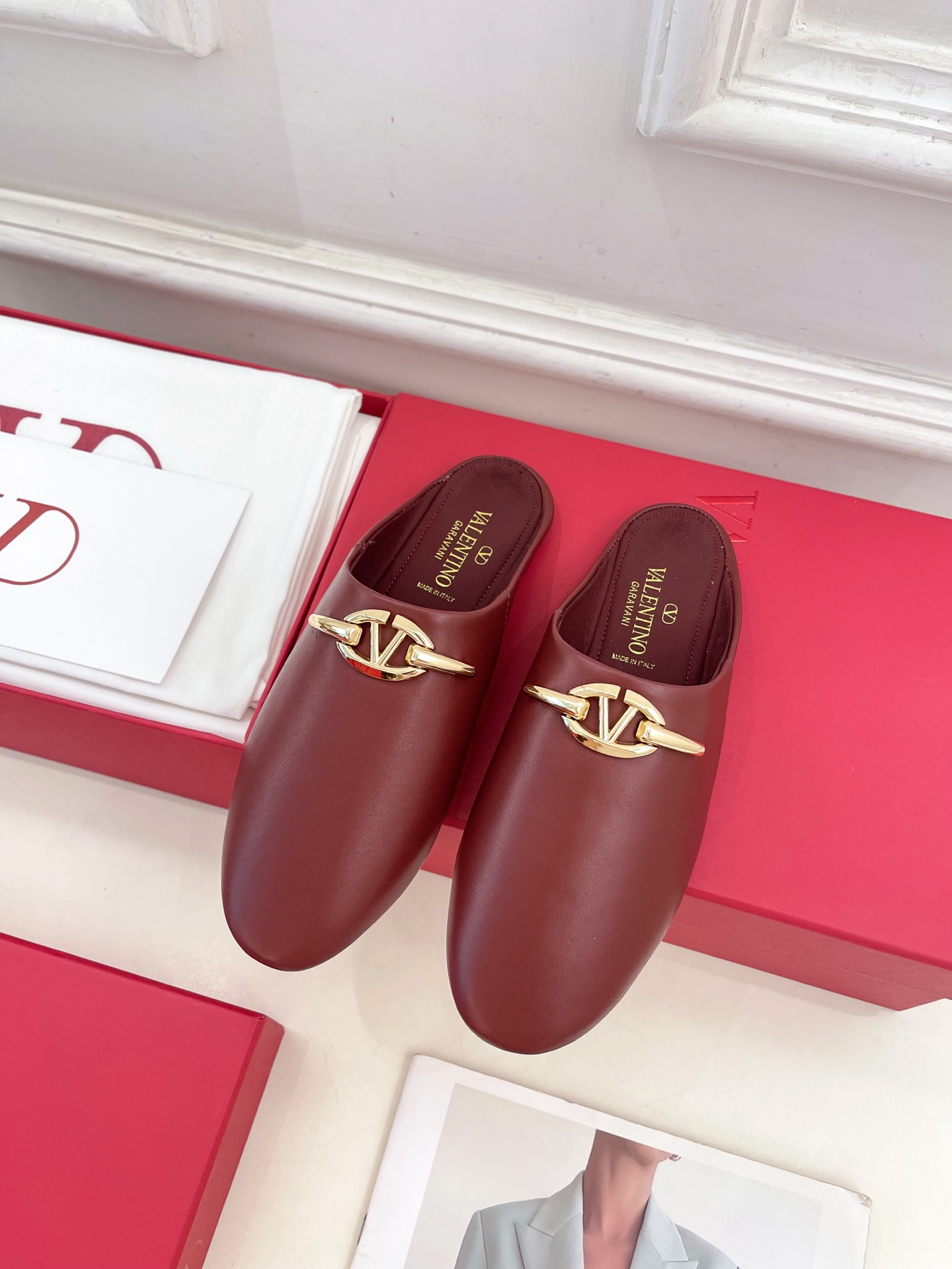 Valentino 华伦天奴 2024SS春夏新品 金色V扣元素穆勒鞋上新☑️
————————————