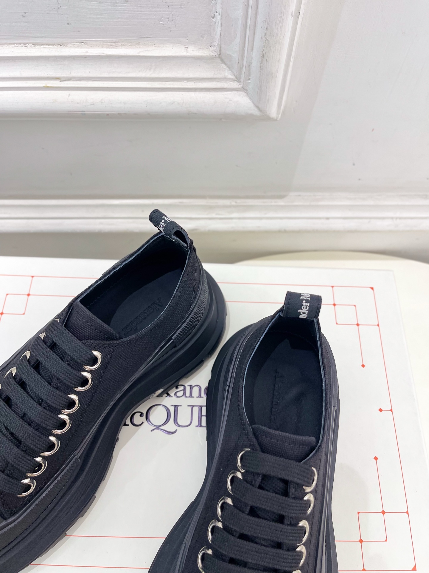 Alexander Mcqueen /麦昆 2025春夏新品 经典休闲厚底运动鞋 老爹鞋
———————