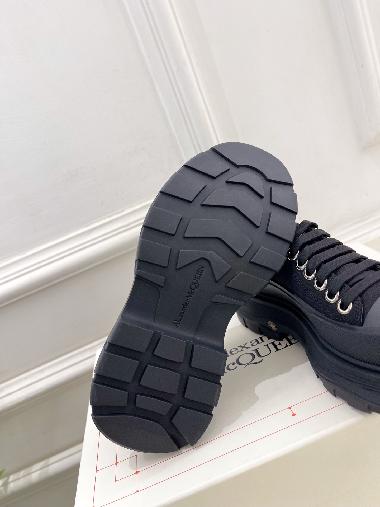 Alexander Mcqueen /麦昆 2025春夏新品 经典休闲厚底运动鞋 老爹鞋
———————