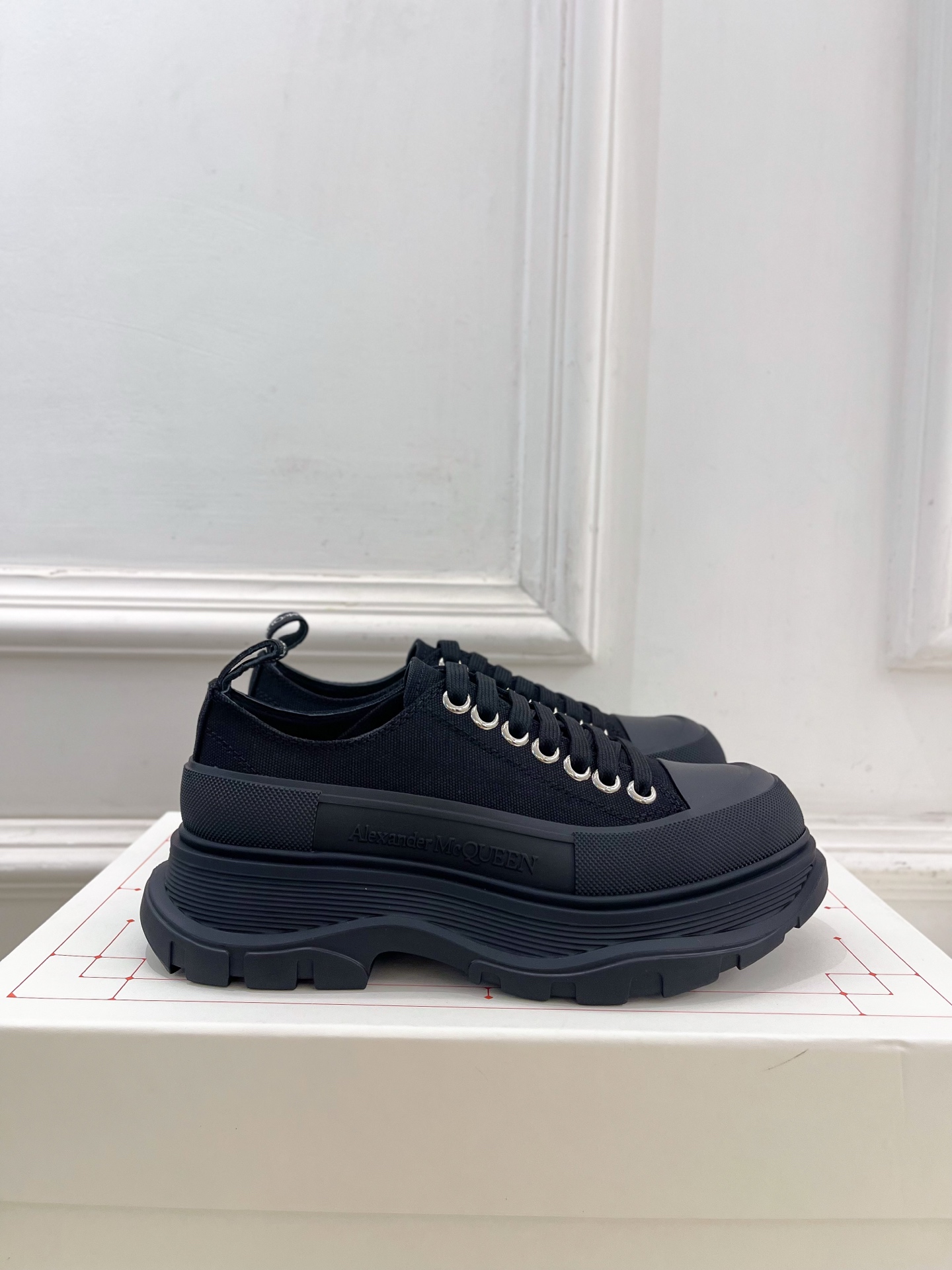 Alexander Mcqueen /麦昆 2025春夏新品 经典休闲厚底运动鞋 老爹鞋
———————