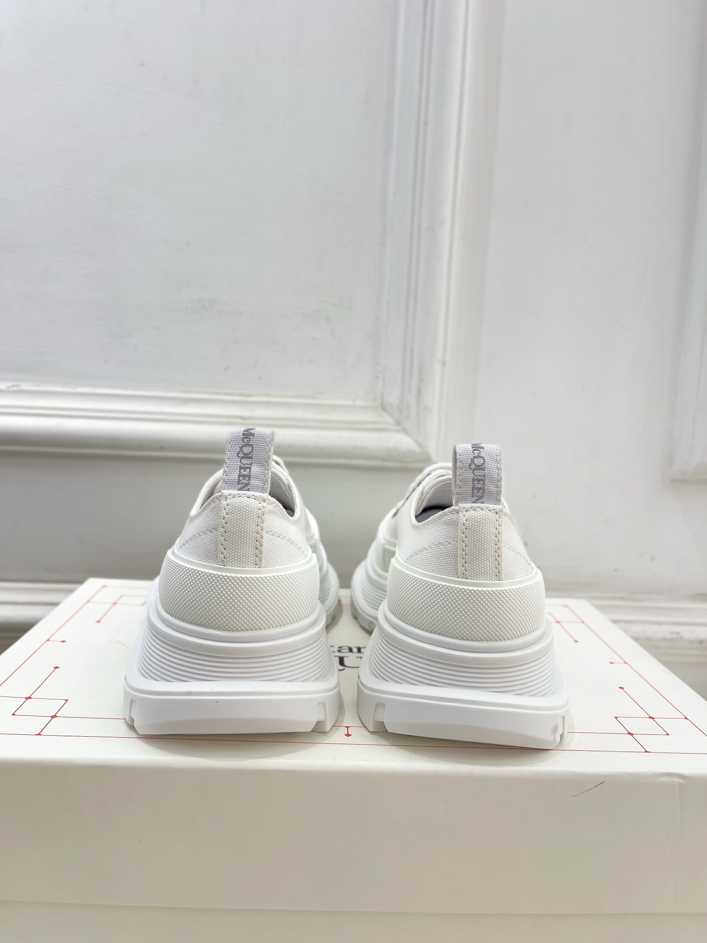 Alexander Mcqueen /麦昆 2025春夏新品 经典休闲厚底运动鞋 老爹鞋
———————