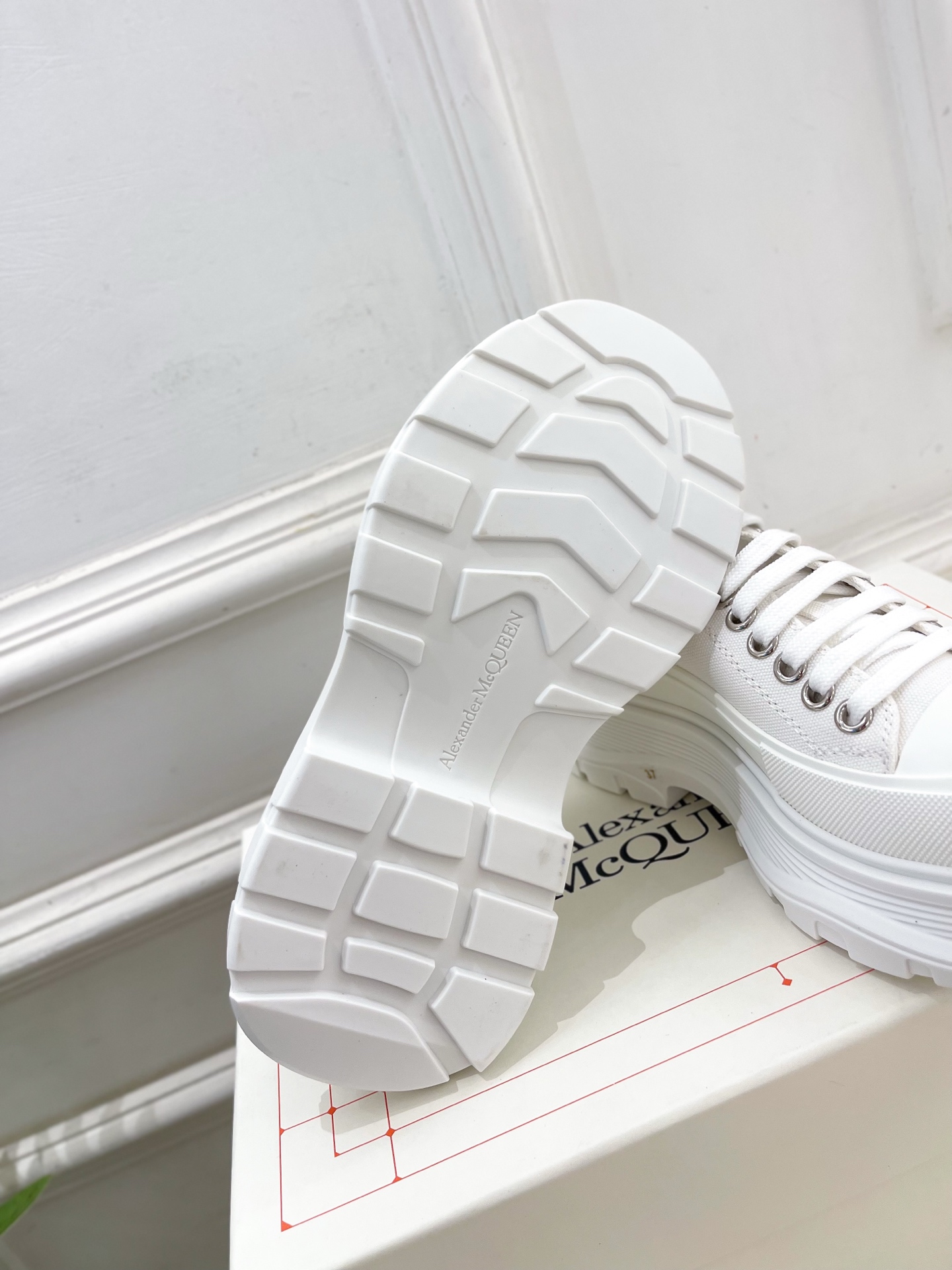 Alexander Mcqueen /麦昆 2025春夏新品 经典休闲厚底运动鞋 老爹鞋
———————