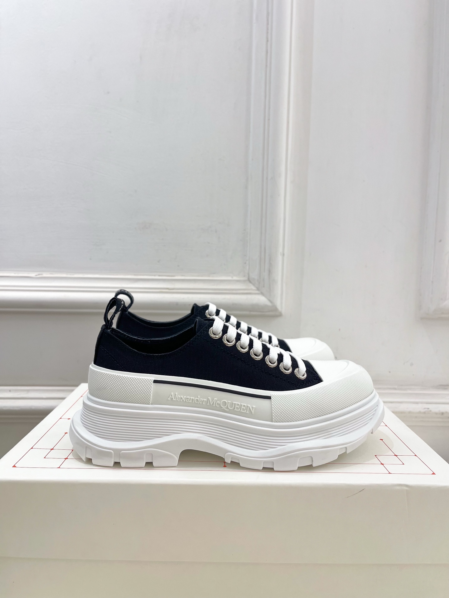 Alexander Mcqueen /麦昆 2025春夏新品 经典休闲厚底运动鞋 老爹鞋
———————