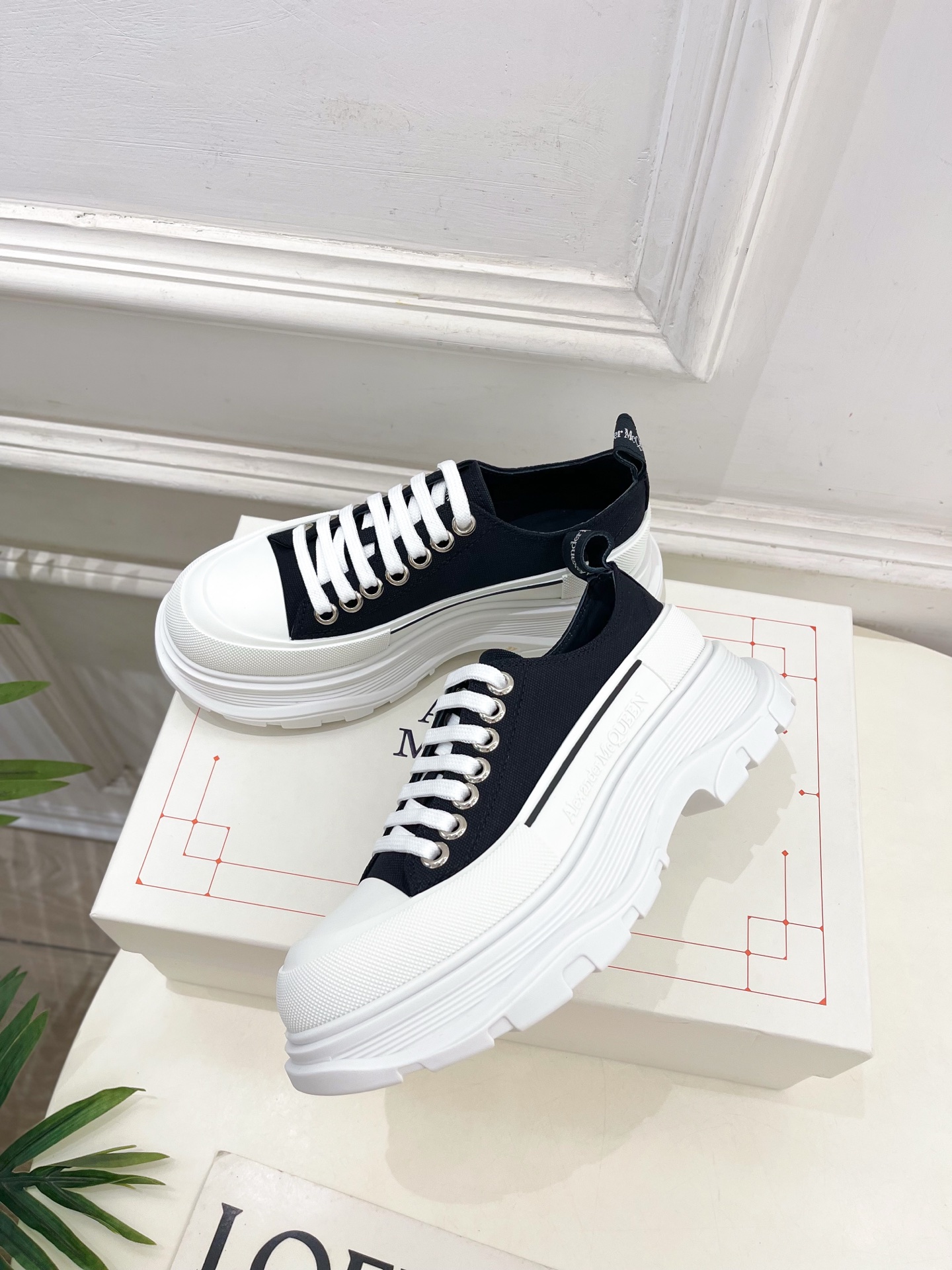 Alexander Mcqueen /麦昆 2025春夏新品 经典休闲厚底运动鞋 老爹鞋
———————