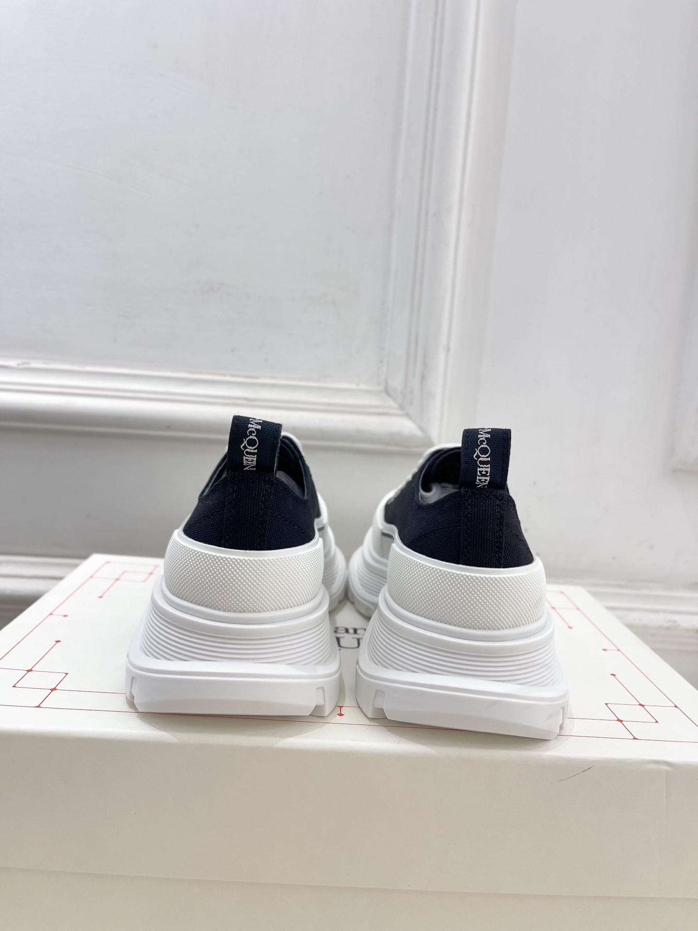 Alexander Mcqueen /麦昆 2025春夏新品 经典休闲厚底运动鞋 老爹鞋
———————