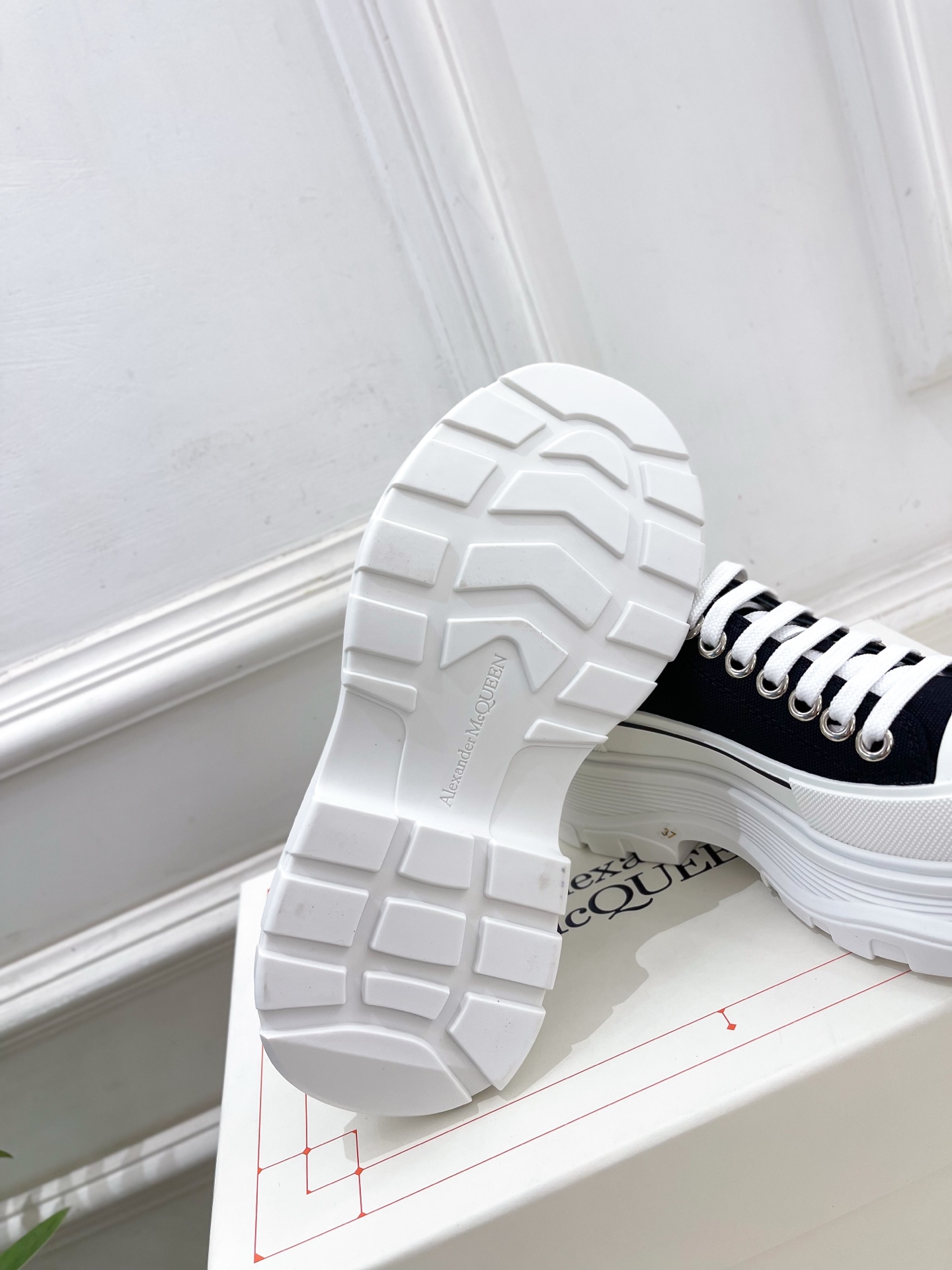 Alexander Mcqueen /麦昆 2025春夏新品 经典休闲厚底运动鞋 老爹鞋
———————