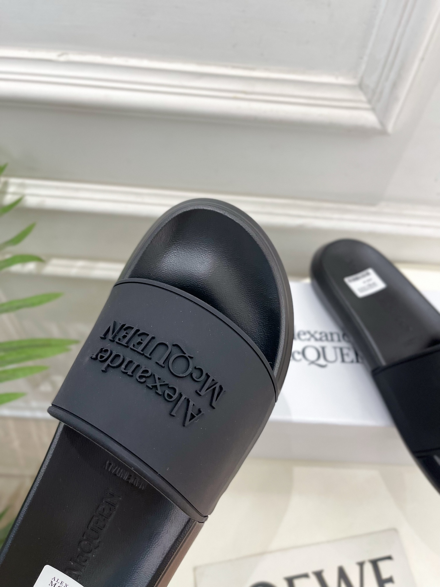 Alexander Mcqueen /麦昆 2025经典春夏懒人拖鞋
————————————
在欧美街