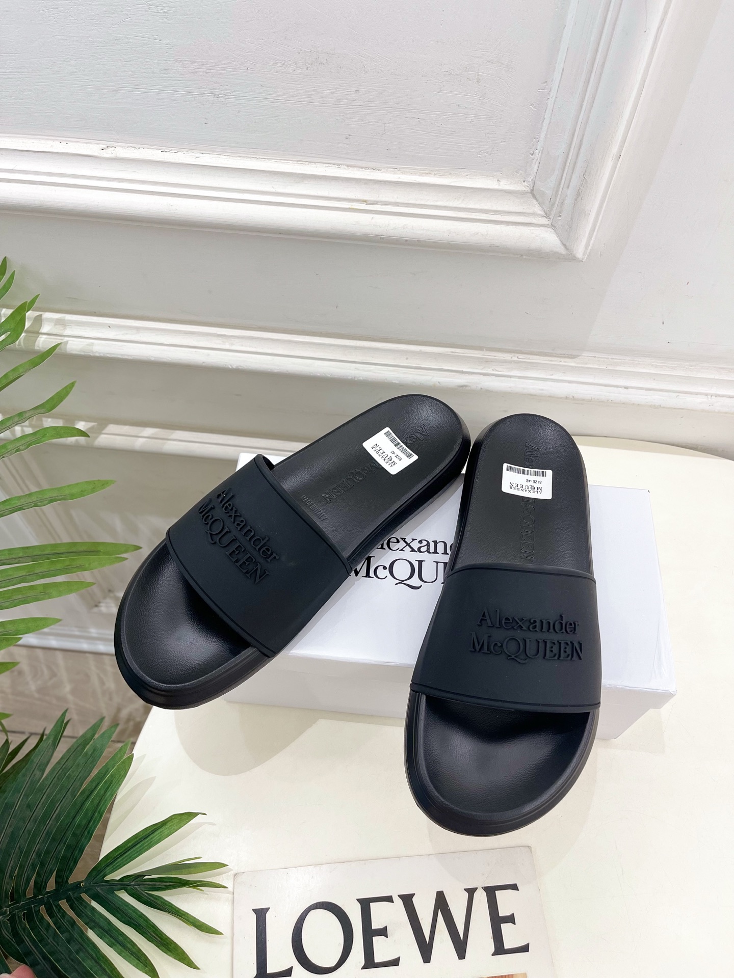 Alexander Mcqueen /麦昆 2025经典春夏懒人拖鞋
————————————
在欧美街