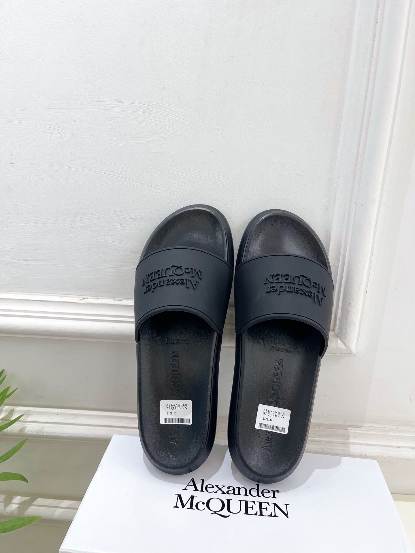 Alexander Mcqueen /麦昆 2025经典春夏懒人拖鞋
————————————
在欧美街