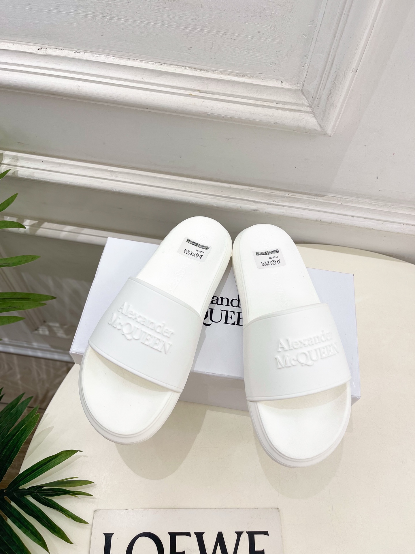 Alexander Mcqueen /麦昆 2025经典春夏懒人拖鞋
————————————
在欧美街