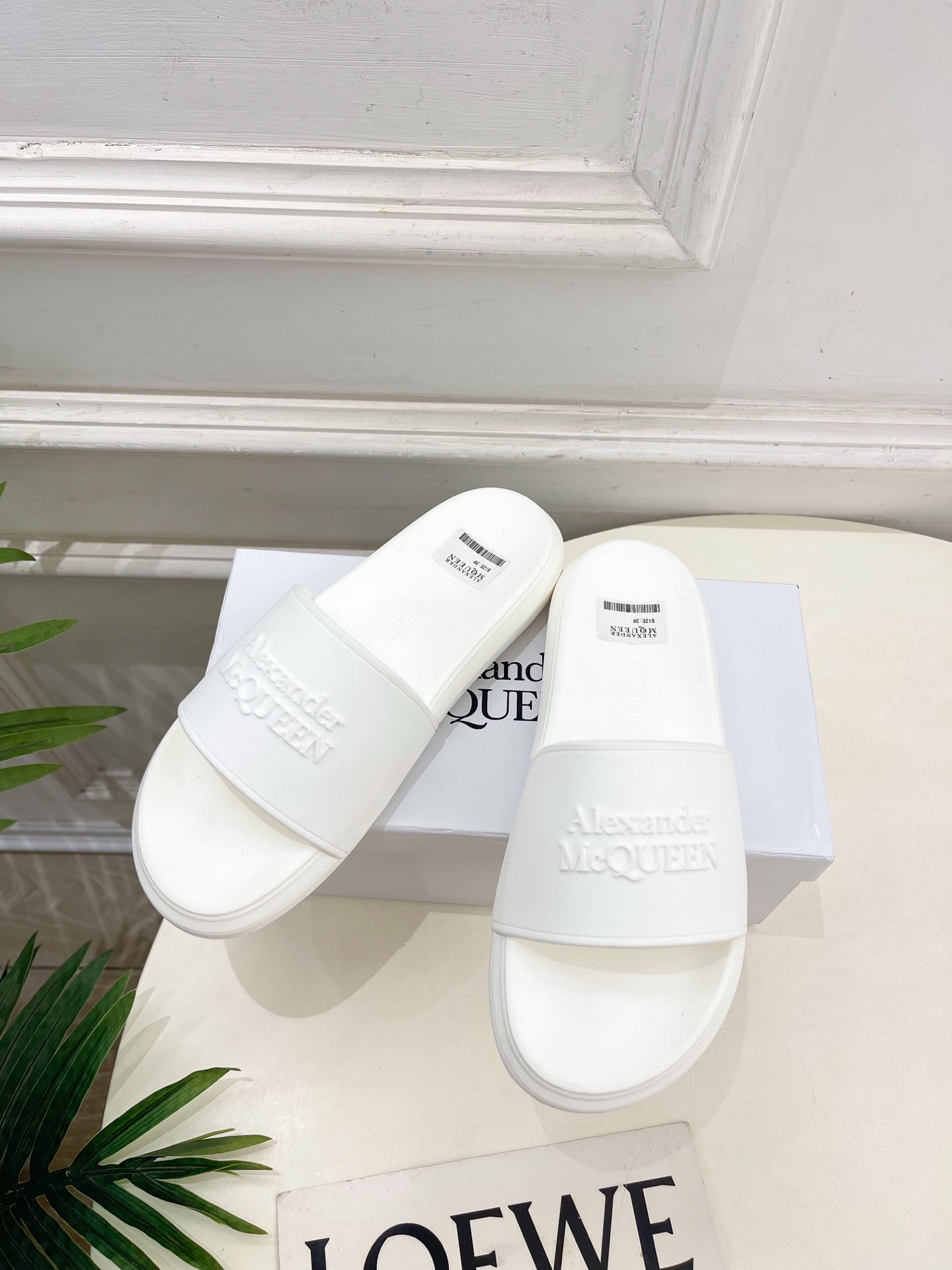 Alexander Mcqueen /麦昆 2025经典春夏懒人拖鞋
————————————
在欧美街