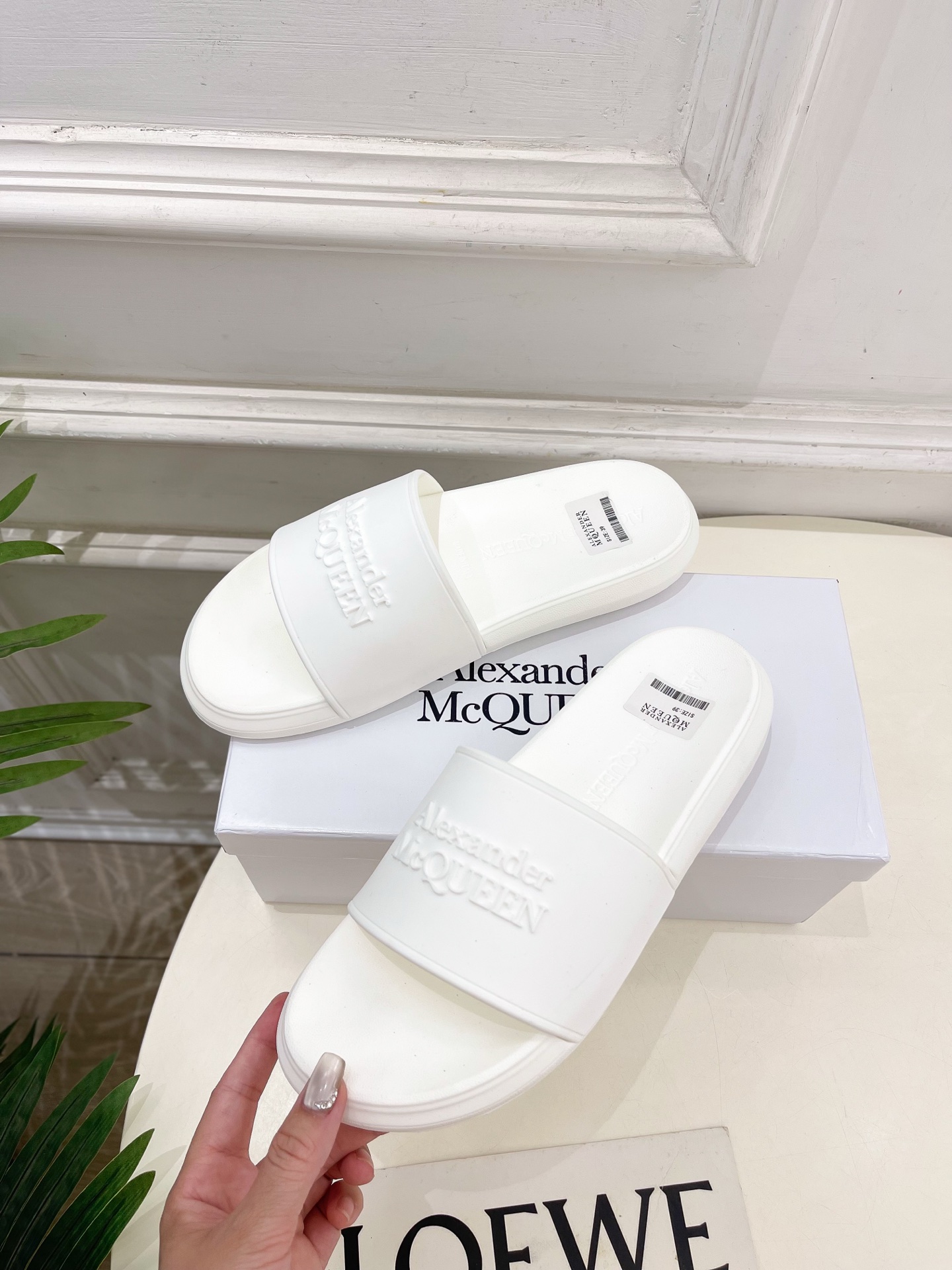 Alexander Mcqueen /麦昆 2025经典春夏懒人拖鞋
————————————
在欧美街