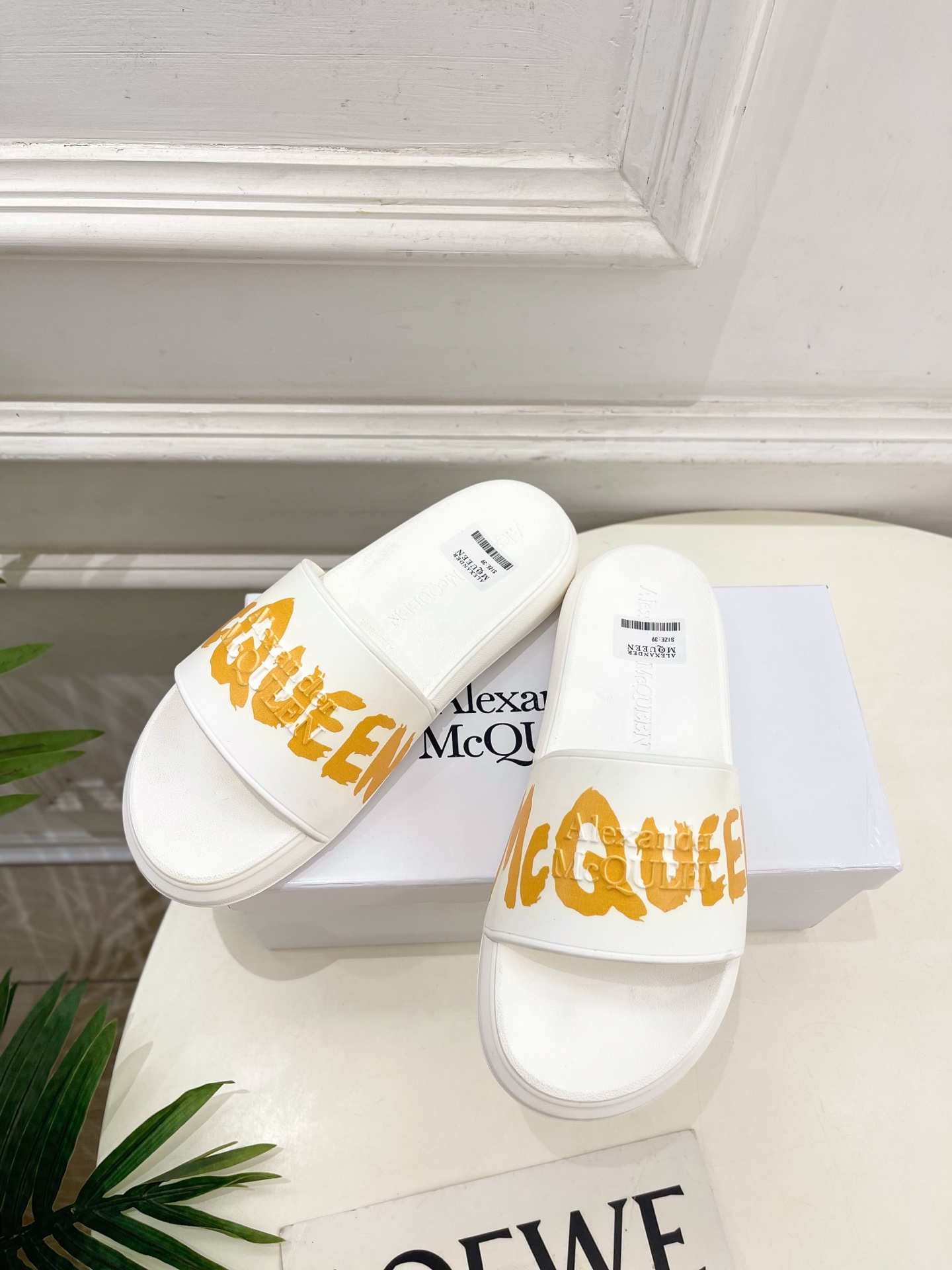 Alexander Mcqueen /麦昆 2025经典春夏懒人拖鞋
————————————
在欧美街