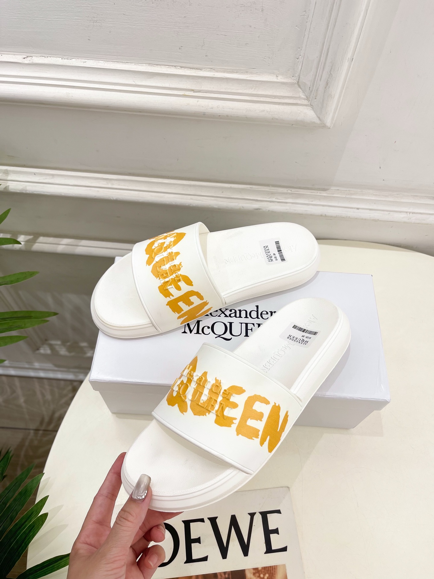Alexander Mcqueen /麦昆 2025经典春夏懒人拖鞋
————————————
在欧美街