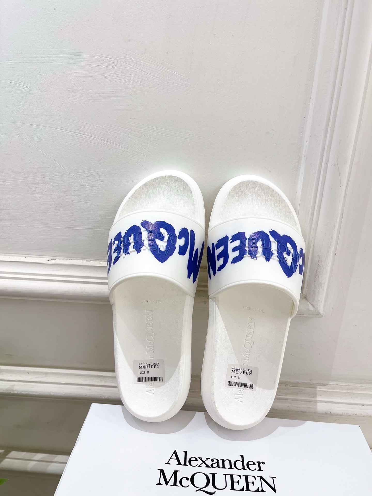 Alexander Mcqueen /麦昆 2025经典春夏懒人拖鞋
————————————
在欧美街