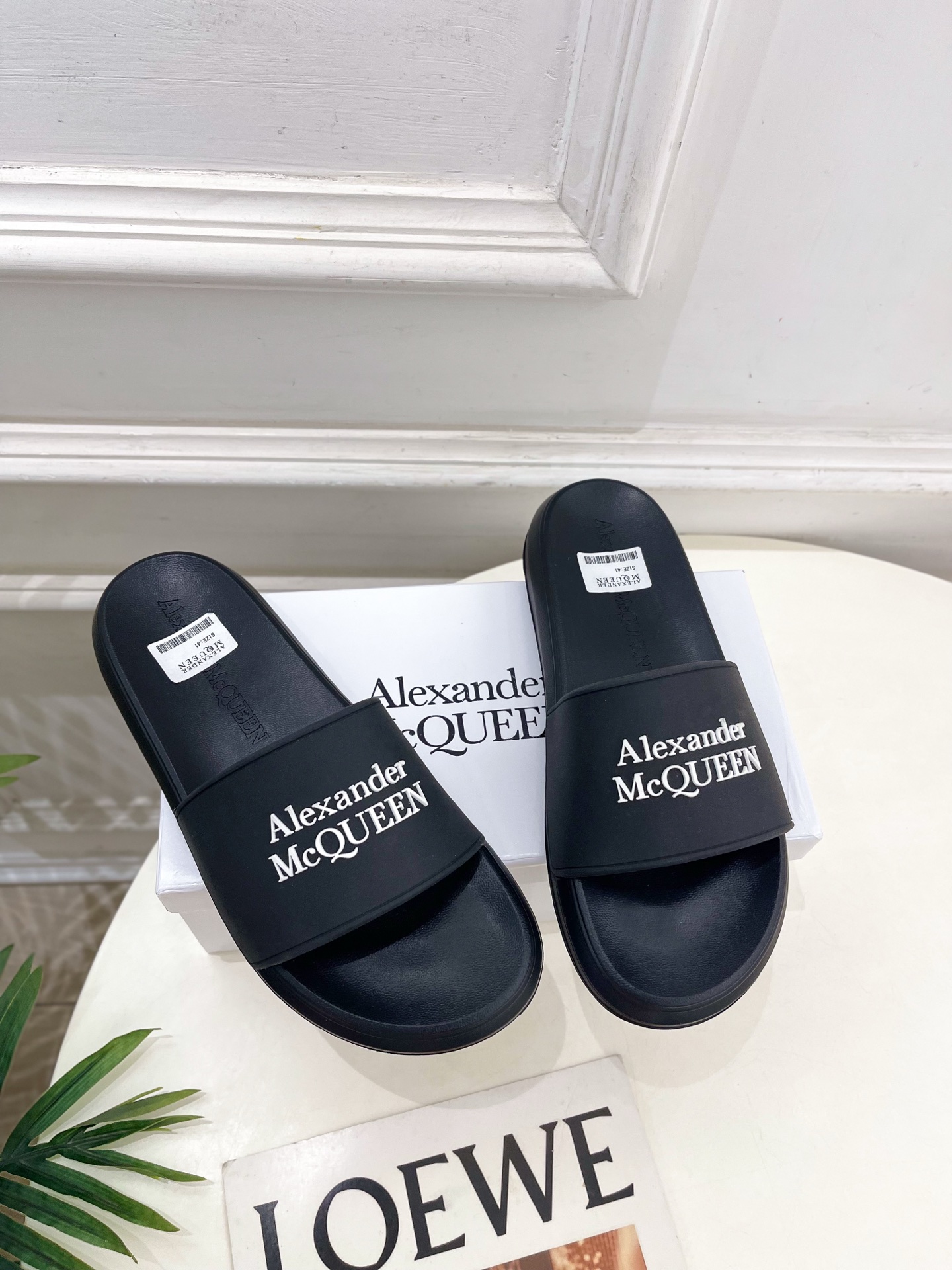 Alexander Mcqueen /麦昆 2025经典春夏懒人拖鞋
————————————
在欧美街