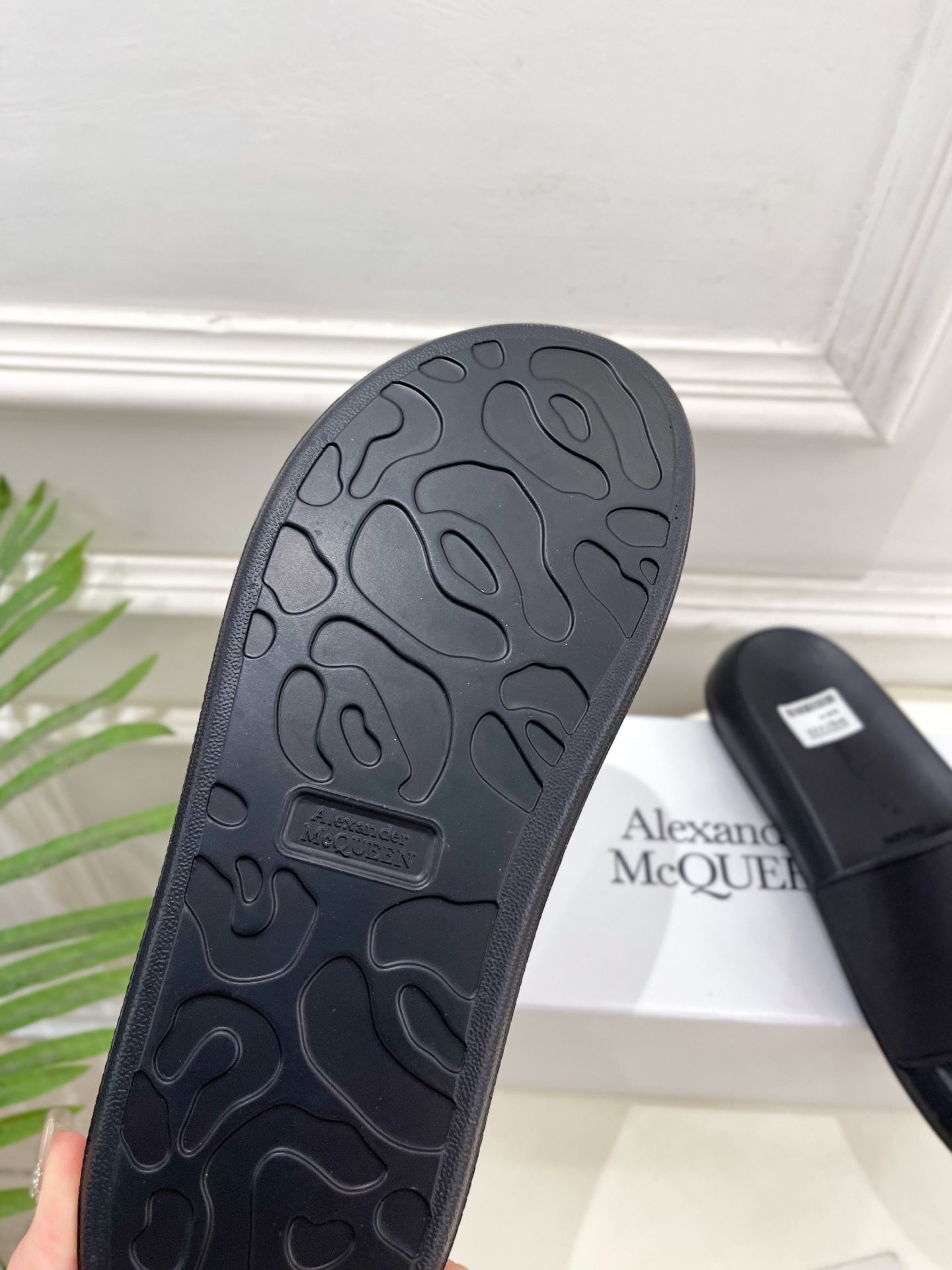 Alexander Mcqueen /麦昆 2025经典春夏懒人拖鞋
————————————
在欧美街