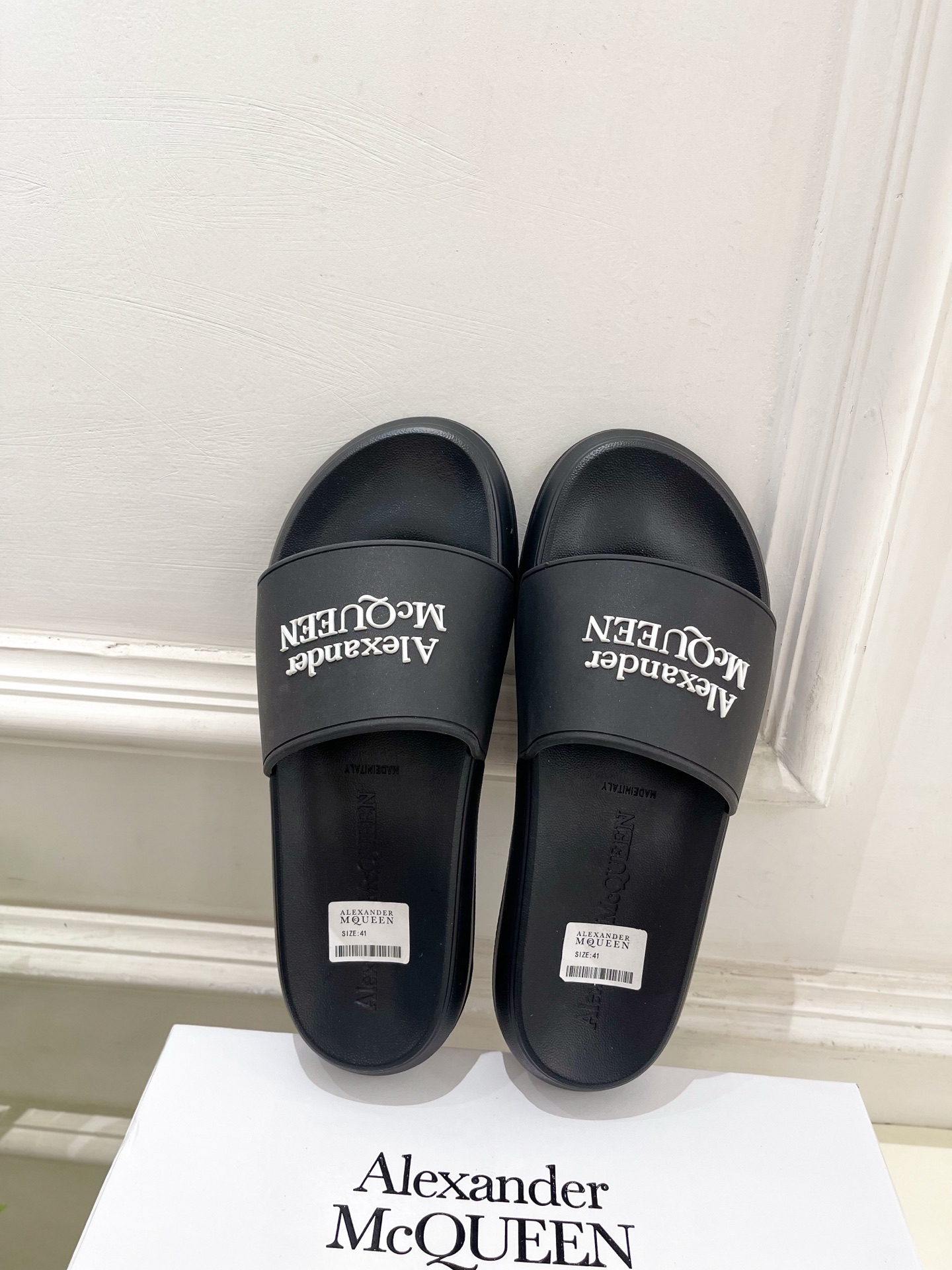 Alexander Mcqueen /麦昆 2025经典春夏懒人拖鞋
————————————
在欧美街