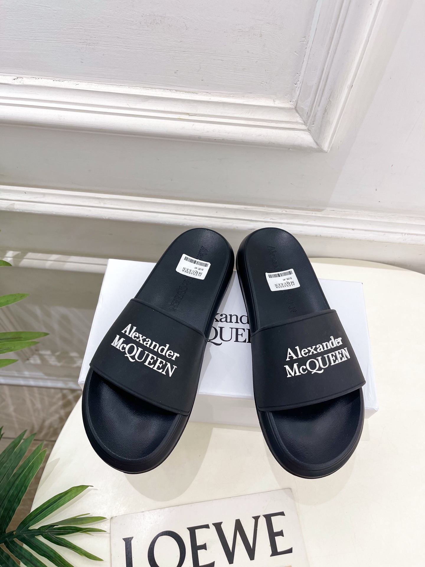 Alexander Mcqueen /麦昆 2025经典春夏懒人拖鞋
————————————
在欧美街
