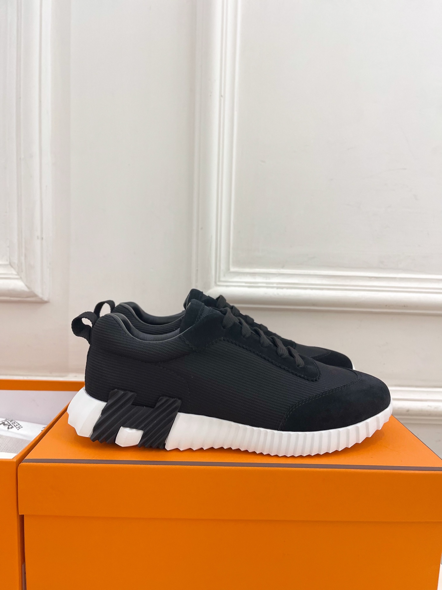 🐎𝐇𝐄𝐑𝐌𝐄* 爱玛仕 25𝐬𝐬 

🌈2025春夏新品 专柜新款  经典情侣款运动鞋系列〰

◽鞋面：