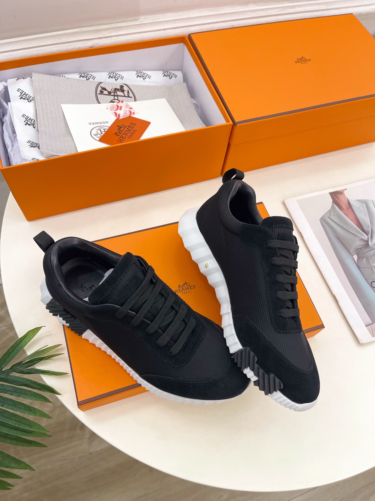 🐎𝐇𝐄𝐑𝐌𝐄* 爱玛仕 25𝐬𝐬 

🌈2025春夏新品 专柜新款  经典情侣款运动鞋系列〰

◽鞋面：