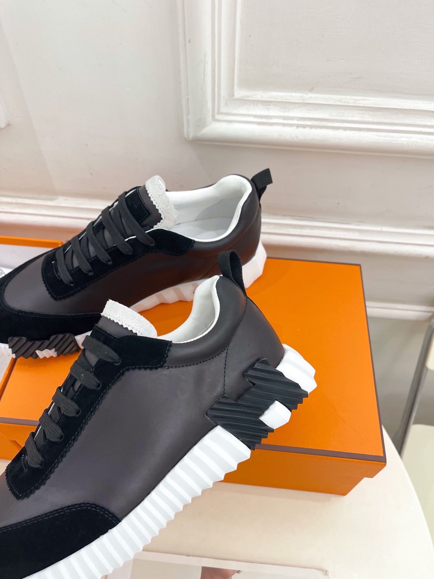 🐎𝐇𝐄𝐑𝐌𝐄* 爱玛仕 25𝐬𝐬 

🌈2025春夏新品 专柜新款  经典情侣款运动鞋系列〰

◽鞋面：