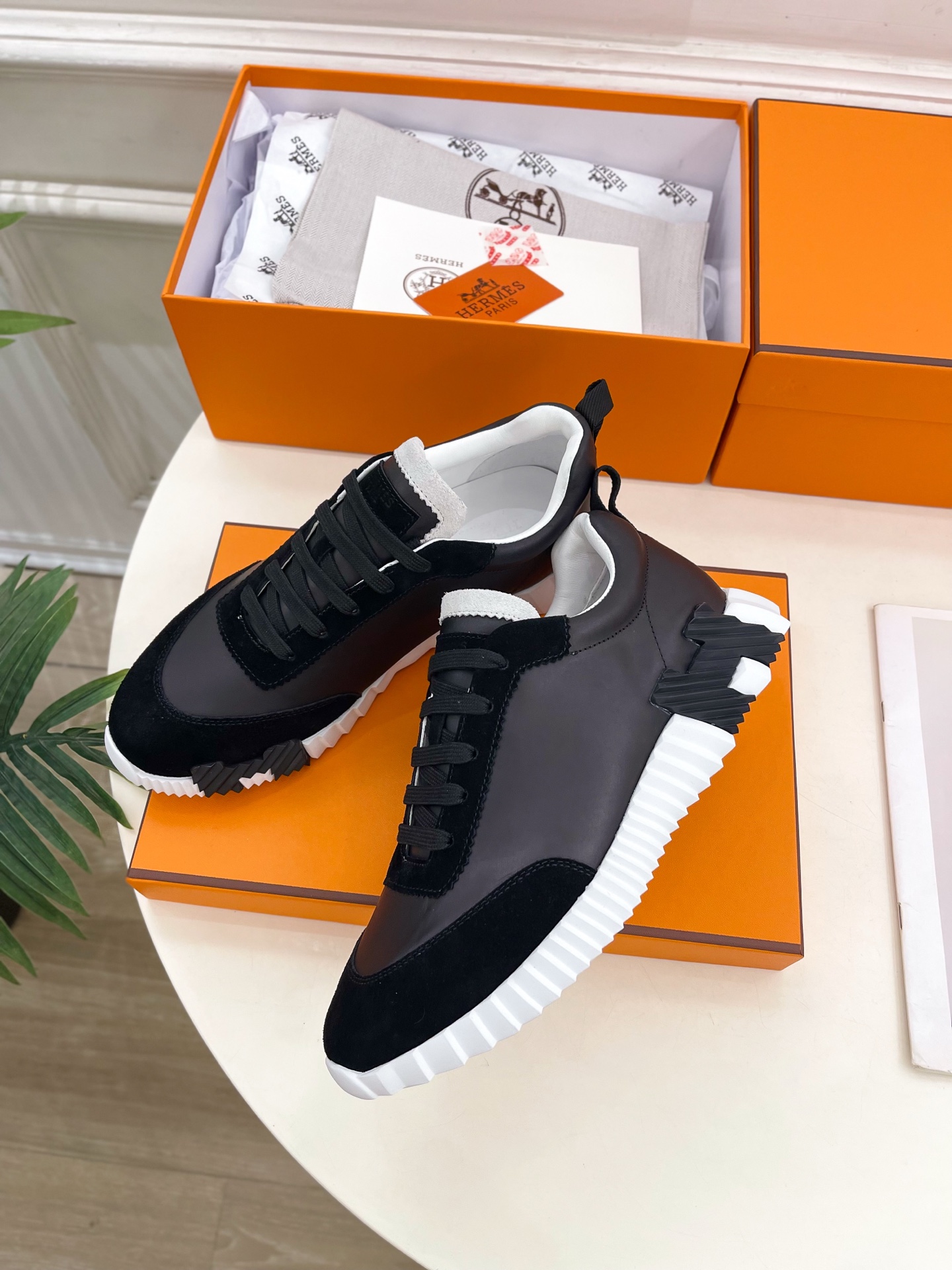 🐎𝐇𝐄𝐑𝐌𝐄* 爱玛仕 25𝐬𝐬 

🌈2025春夏新品 专柜新款  经典情侣款运动鞋系列〰

◽鞋面：