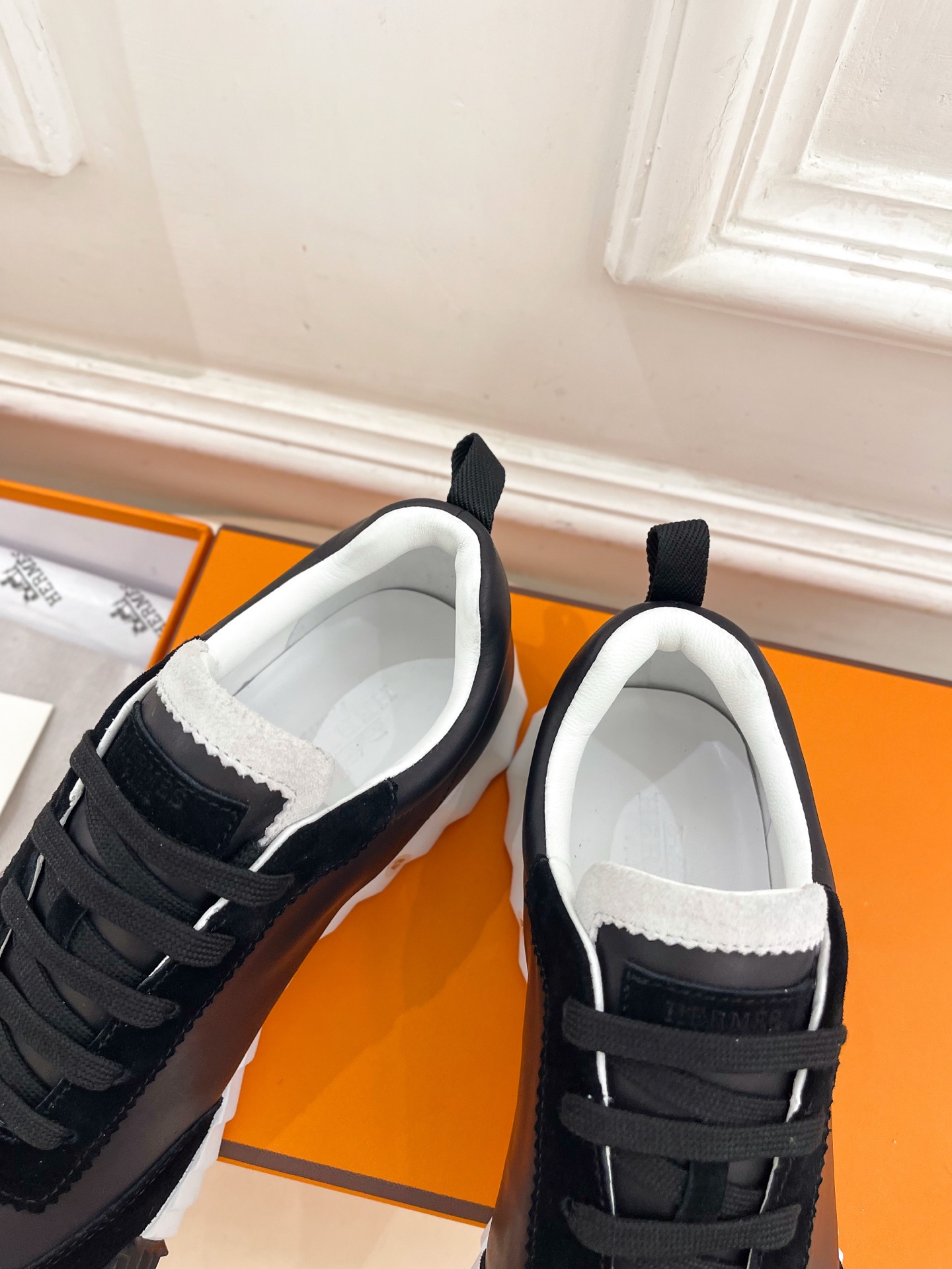 🐎𝐇𝐄𝐑𝐌𝐄* 爱玛仕 25𝐬𝐬 

🌈2025春夏新品 专柜新款  经典情侣款运动鞋系列〰

◽鞋面：