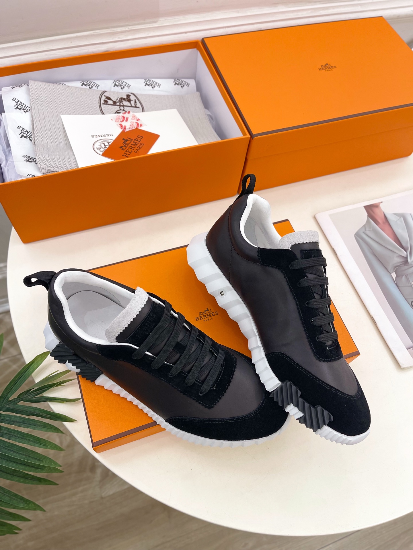 🐎𝐇𝐄𝐑𝐌𝐄* 爱玛仕 25𝐬𝐬 

🌈2025春夏新品 专柜新款  经典情侣款运动鞋系列〰

◽鞋面：