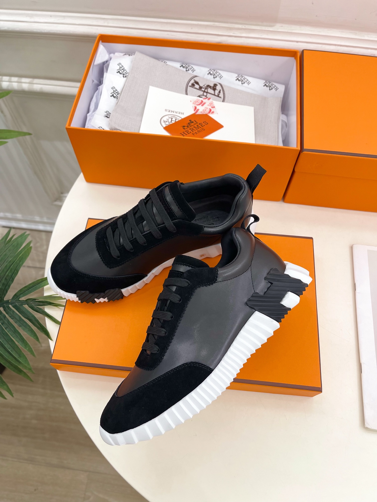 🐎𝐇𝐄𝐑𝐌𝐄* 爱玛仕 25𝐬𝐬 

🌈2025春夏新品 专柜新款  经典情侣款运动鞋系列〰

◽鞋面：