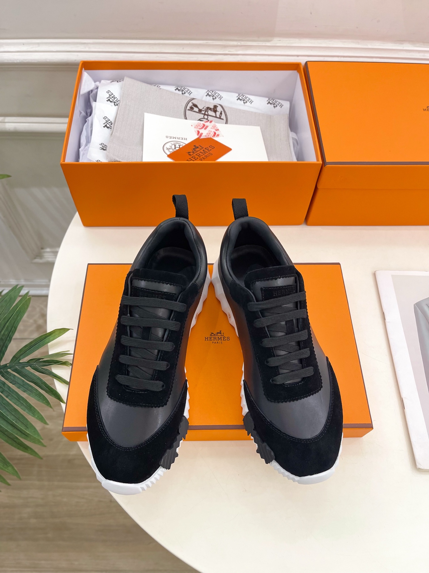 🐎𝐇𝐄𝐑𝐌𝐄* 爱玛仕 25𝐬𝐬 

🌈2025春夏新品 专柜新款  经典情侣款运动鞋系列〰

◽鞋面：