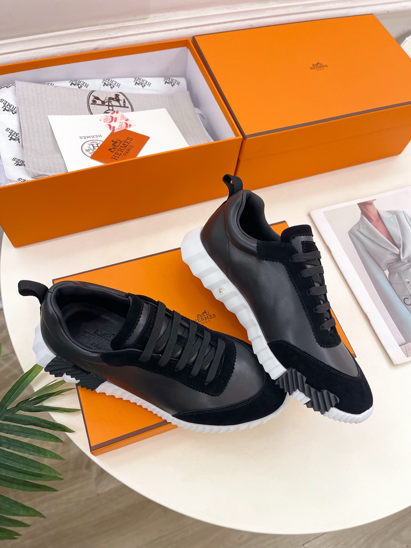 🐎𝐇𝐄𝐑𝐌𝐄* 爱玛仕 25𝐬𝐬 

🌈2025春夏新品 专柜新款  经典情侣款运动鞋系列〰

◽鞋面：