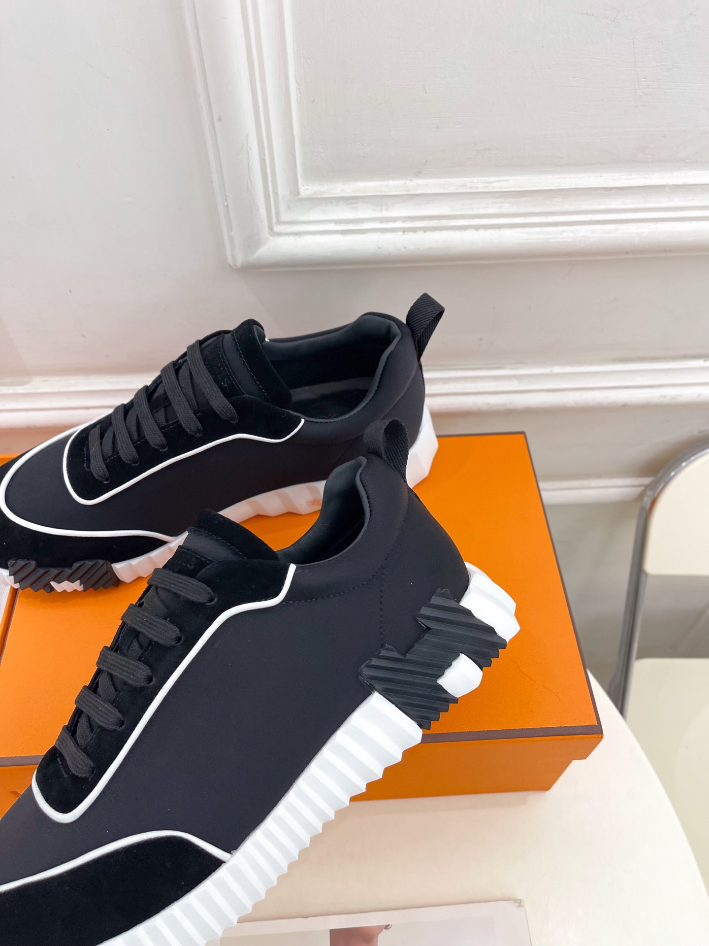 🐎𝐇𝐄𝐑𝐌𝐄* 爱玛仕 25𝐬𝐬 

🌈2025春夏新品 专柜新款  经典情侣款运动鞋系列〰

◽鞋面：