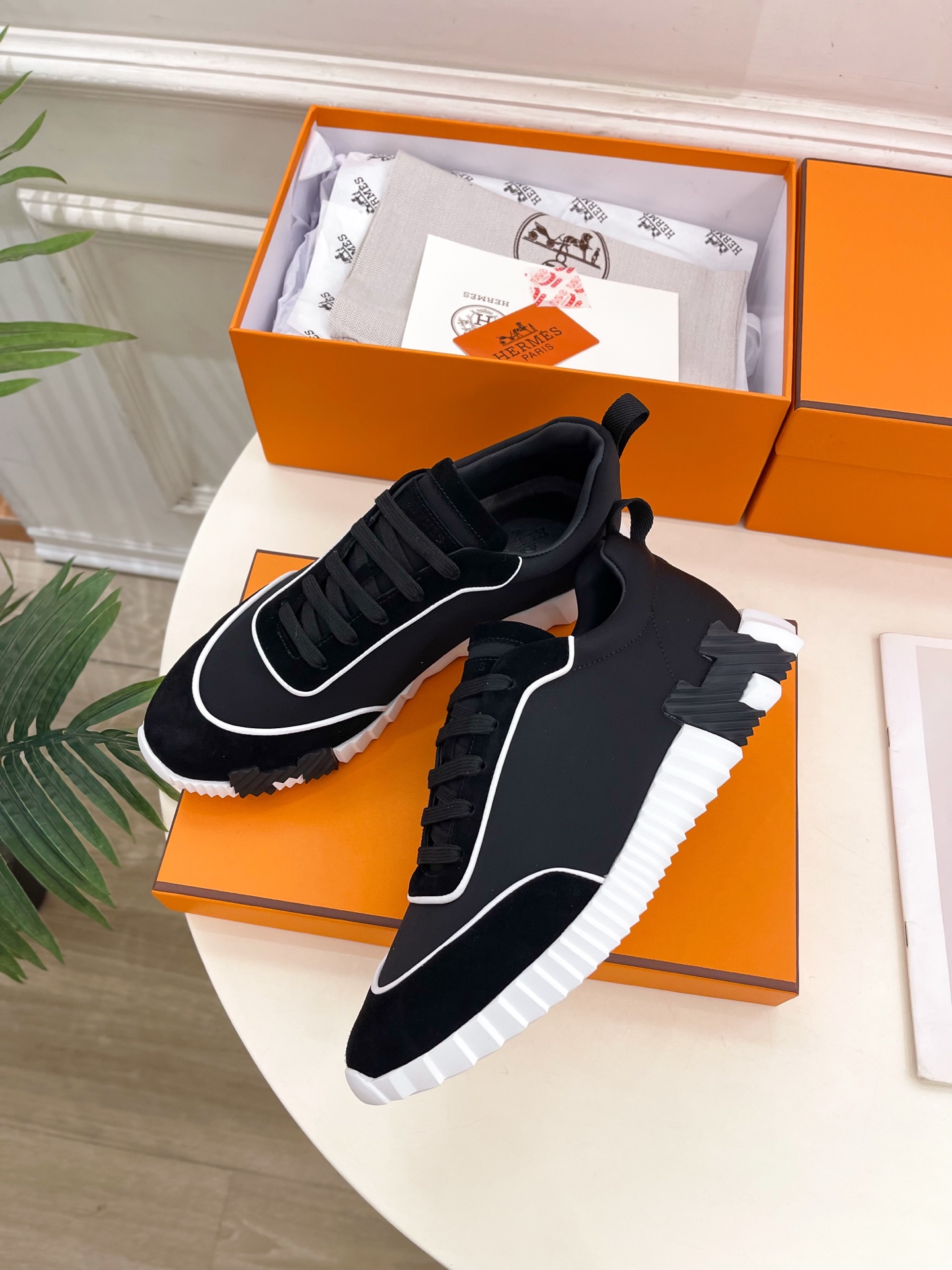 🐎𝐇𝐄𝐑𝐌𝐄* 爱玛仕 25𝐬𝐬 

🌈2025春夏新品 专柜新款  经典情侣款运动鞋系列〰

◽鞋面：