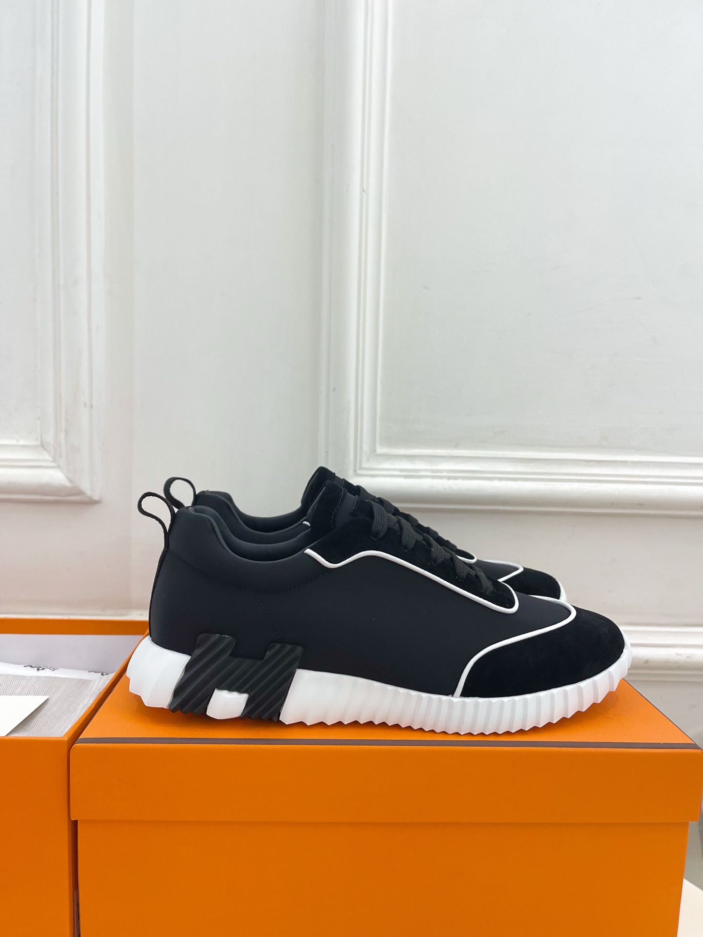 🐎𝐇𝐄𝐑𝐌𝐄* 爱玛仕 25𝐬𝐬 

🌈2025春夏新品 专柜新款  经典情侣款运动鞋系列〰

◽鞋面：