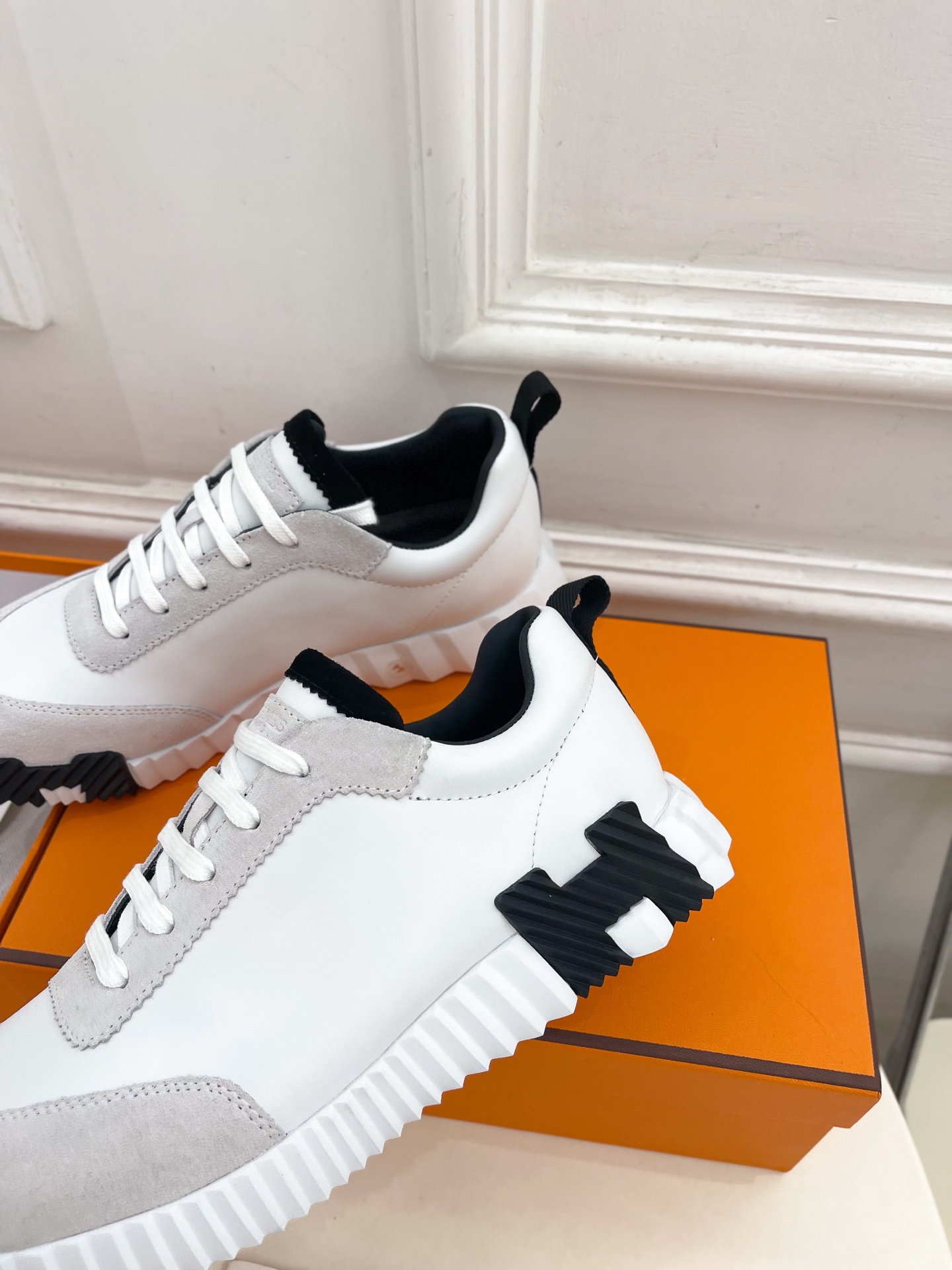 🐎𝐇𝐄𝐑𝐌𝐄* 爱玛仕 25𝐬𝐬 

🌈2025春夏新品 专柜新款  经典情侣款运动鞋系列〰

◽鞋面：