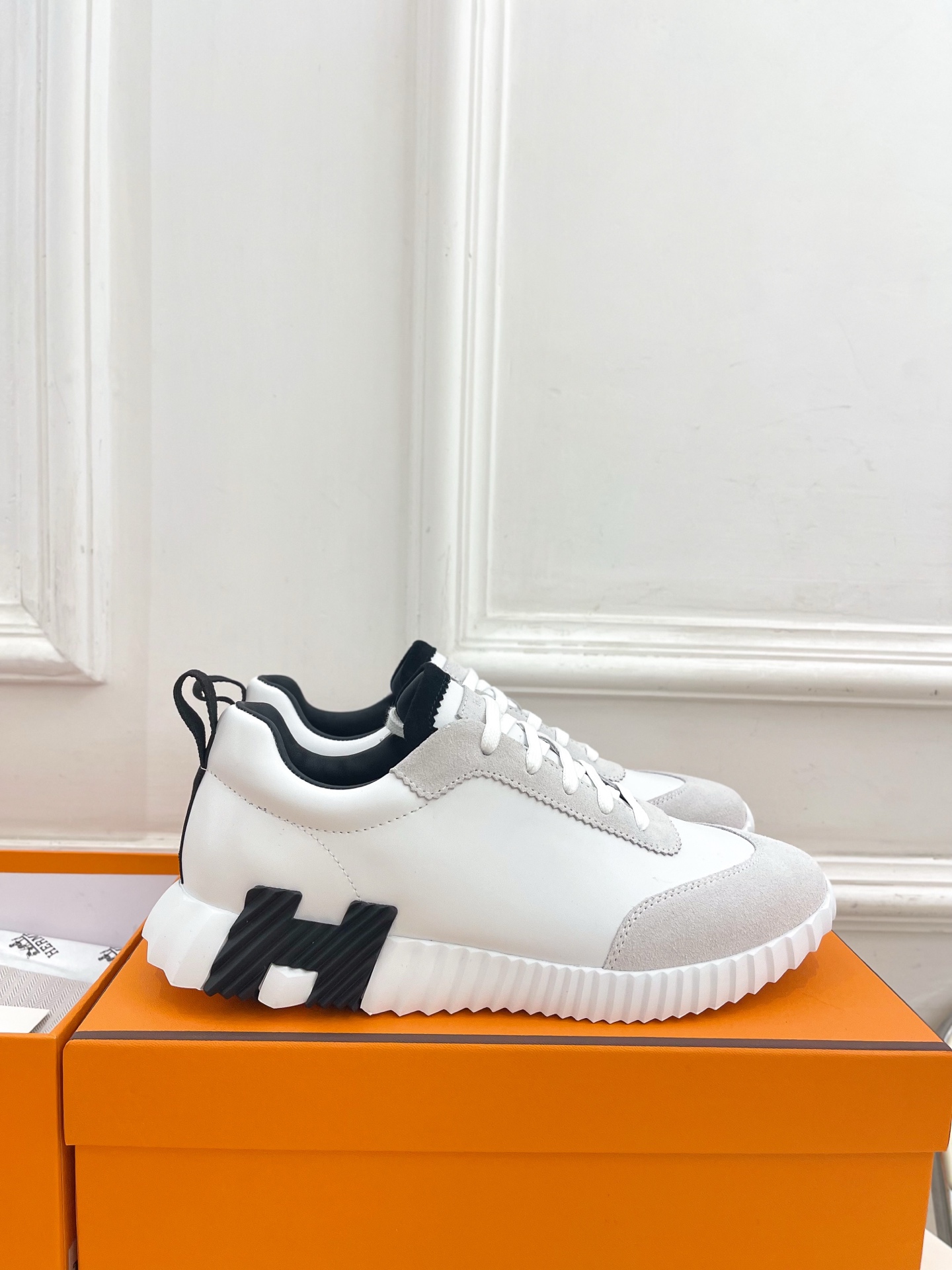 🐎𝐇𝐄𝐑𝐌𝐄* 爱玛仕 25𝐬𝐬 

🌈2025春夏新品 专柜新款  经典情侣款运动鞋系列〰

◽鞋面：