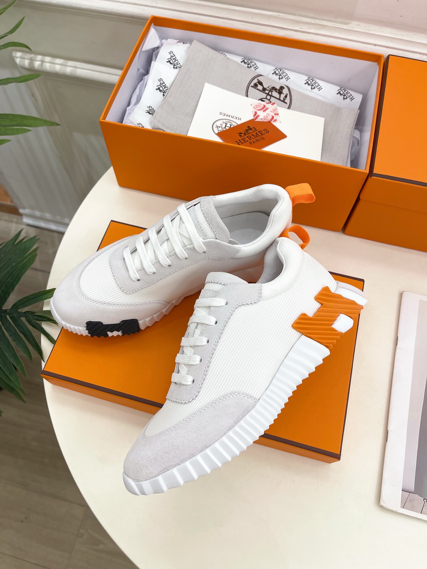 🐎𝐇𝐄𝐑𝐌𝐄* 爱玛仕 25𝐬𝐬 

🌈2025春夏新品 专柜新款  经典情侣款运动鞋系列〰

◽鞋面：