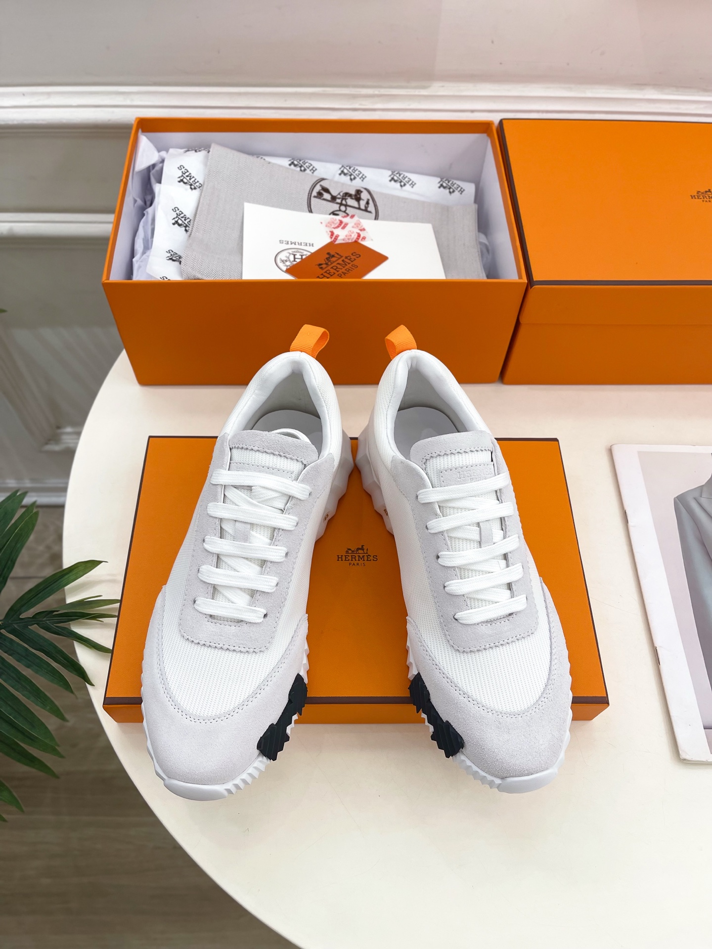 🐎𝐇𝐄𝐑𝐌𝐄* 爱玛仕 25𝐬𝐬 

🌈2025春夏新品 专柜新款  经典情侣款运动鞋系列〰

◽鞋面：