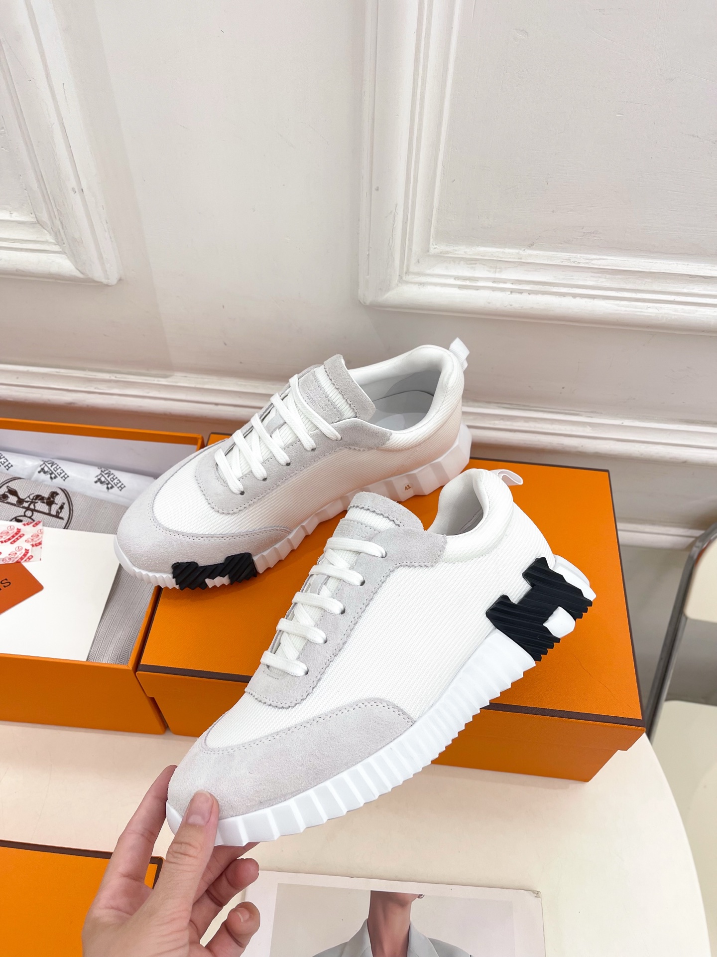 🐎𝐇𝐄𝐑𝐌𝐄* 爱玛仕 25𝐬𝐬 

🌈2025春夏新品 专柜新款  经典情侣款运动鞋系列〰

◽鞋面：